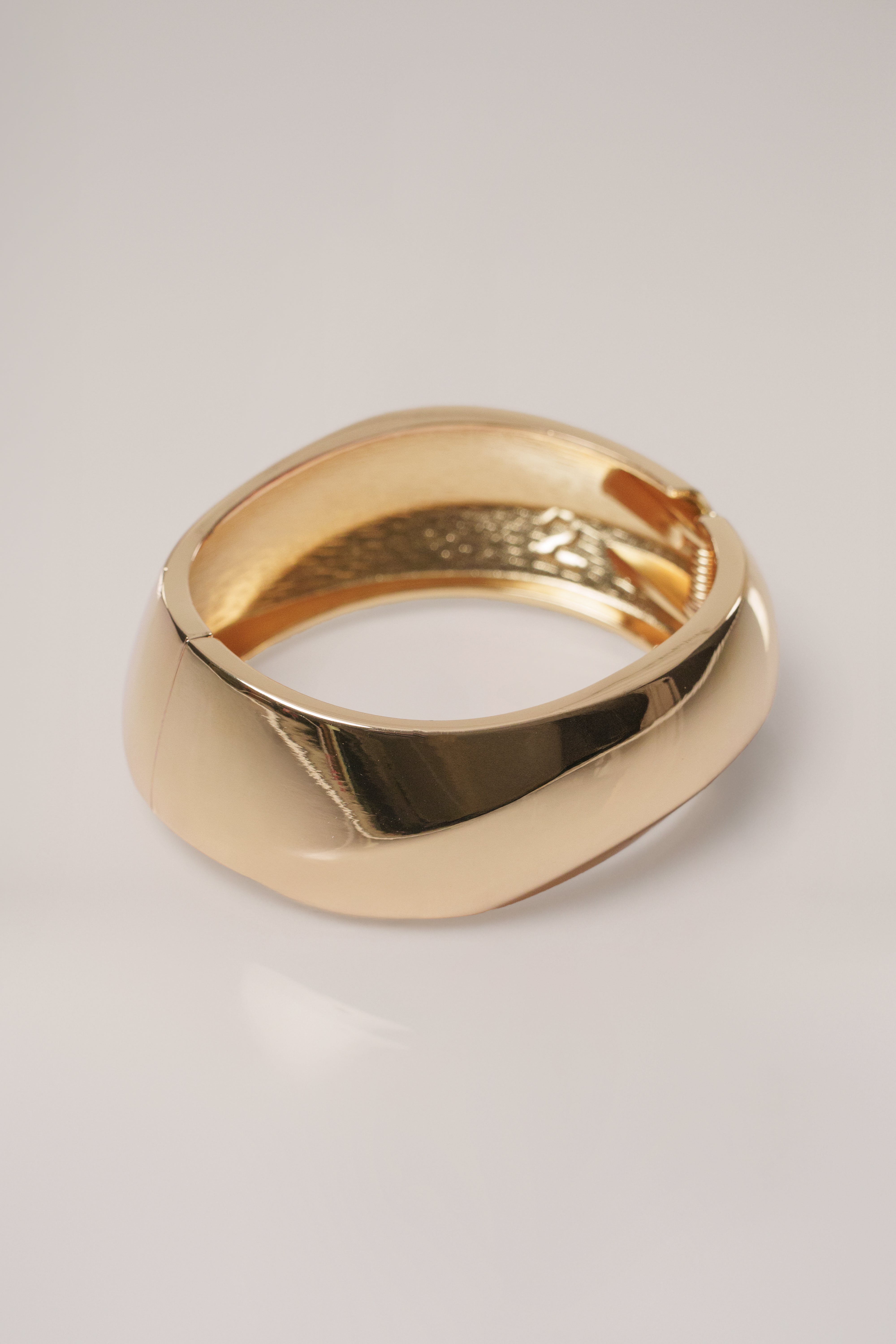 Gold Kara Hinge Bracelet - JLUXLABEL