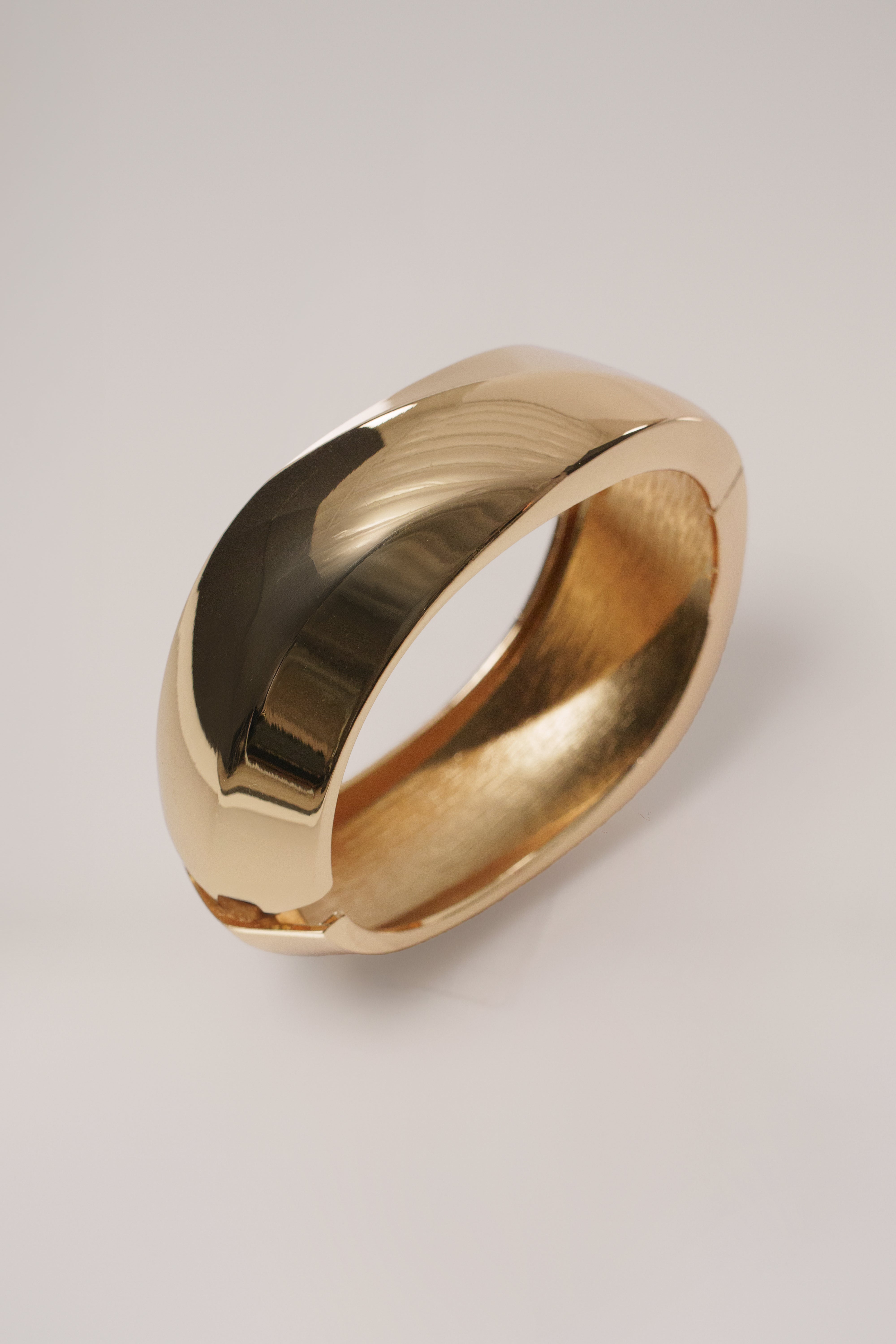 Gold Kara Hinge Bracelet - JLUXLABEL