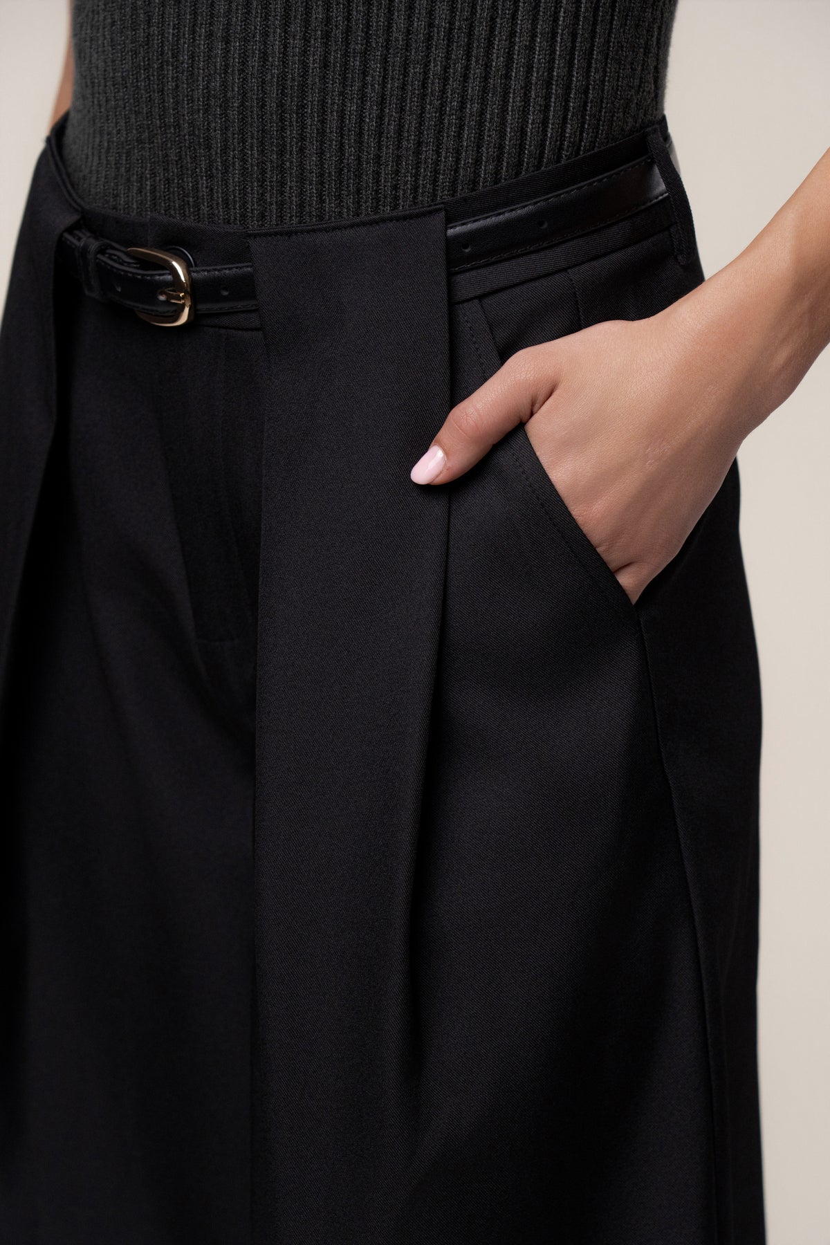 Black Capri Coast Barrel Pants