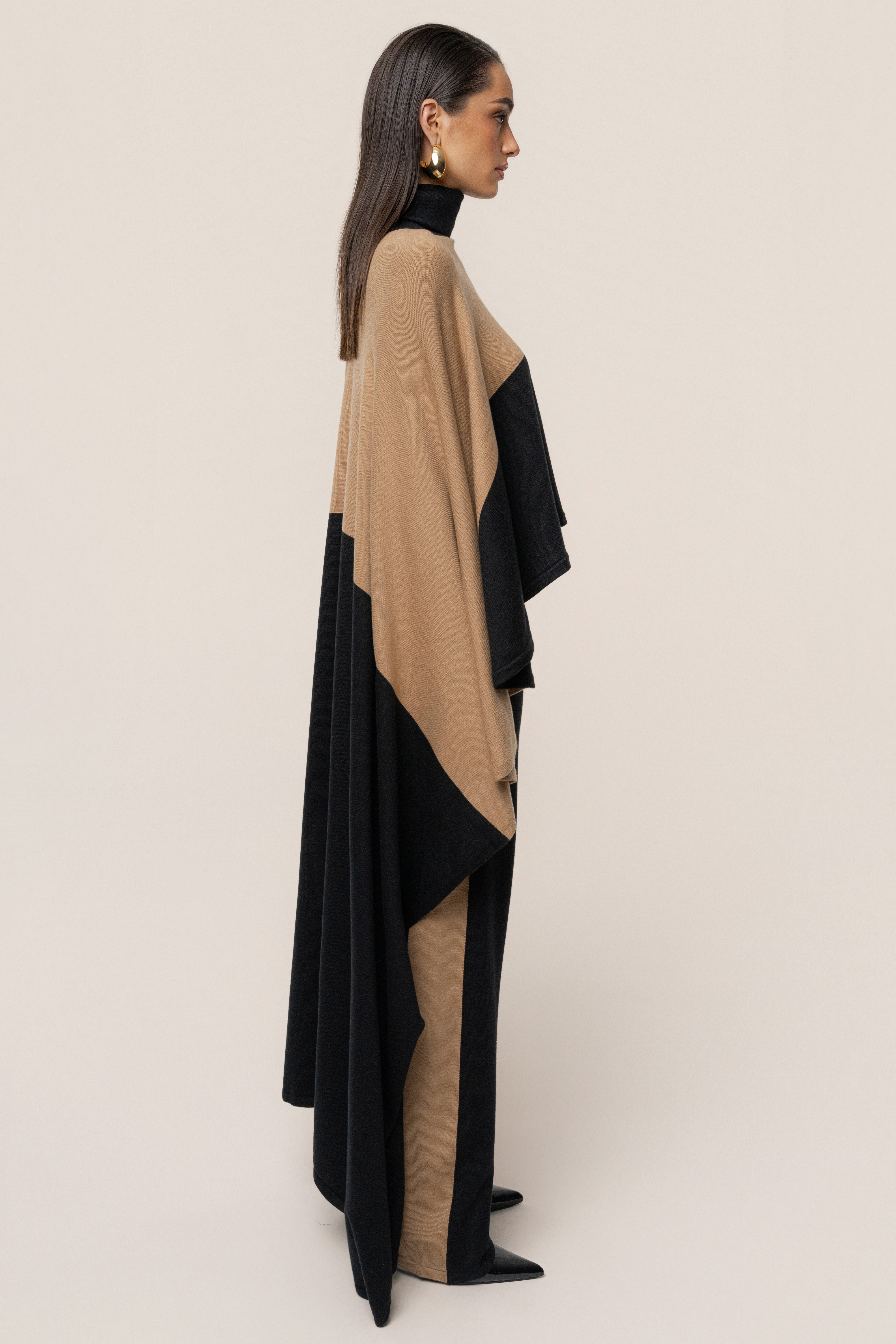 Black Chasing Fall Contrast Top - JLUXLABEL