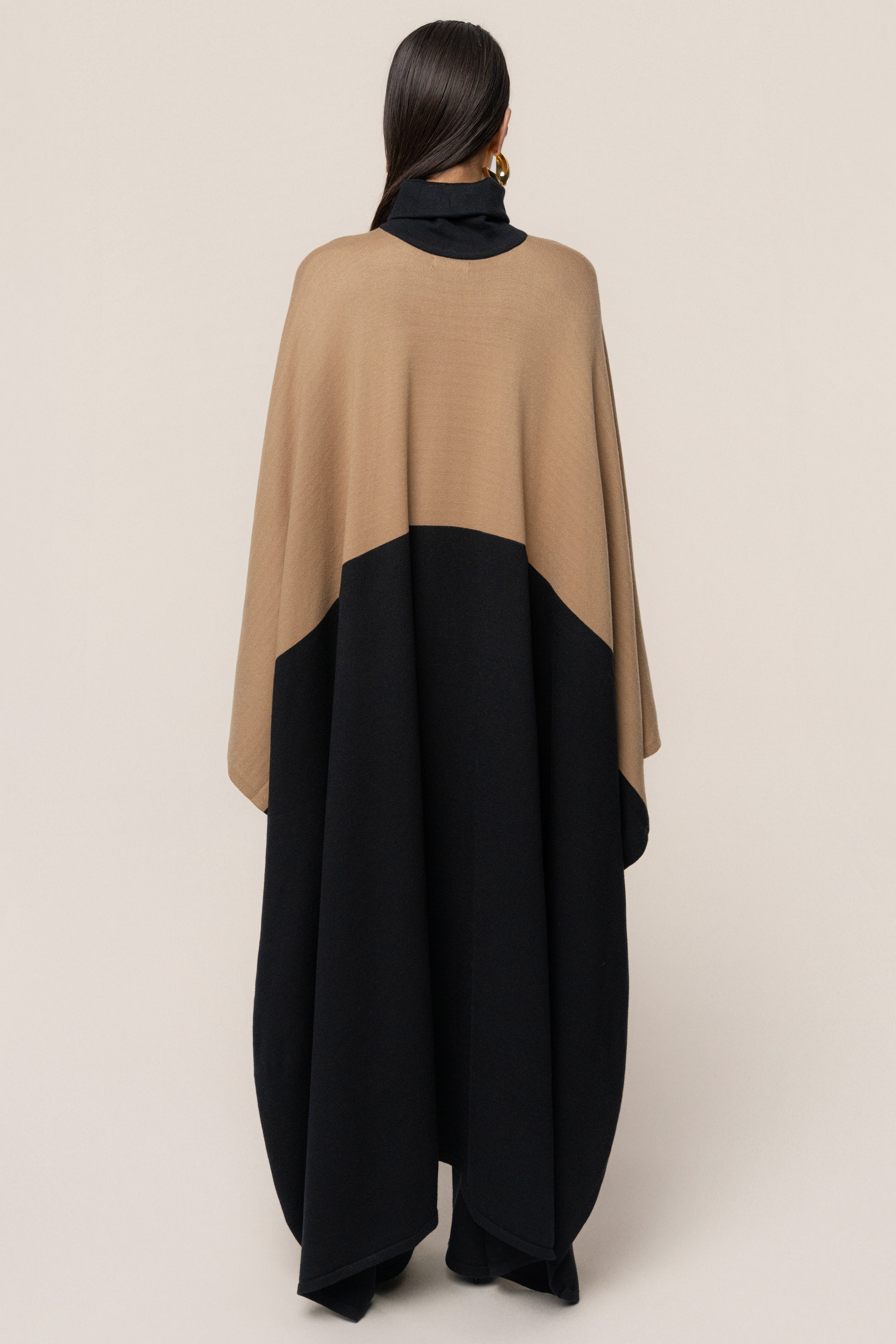 Black Chasing Fall Contrast Top - JLUXLABEL