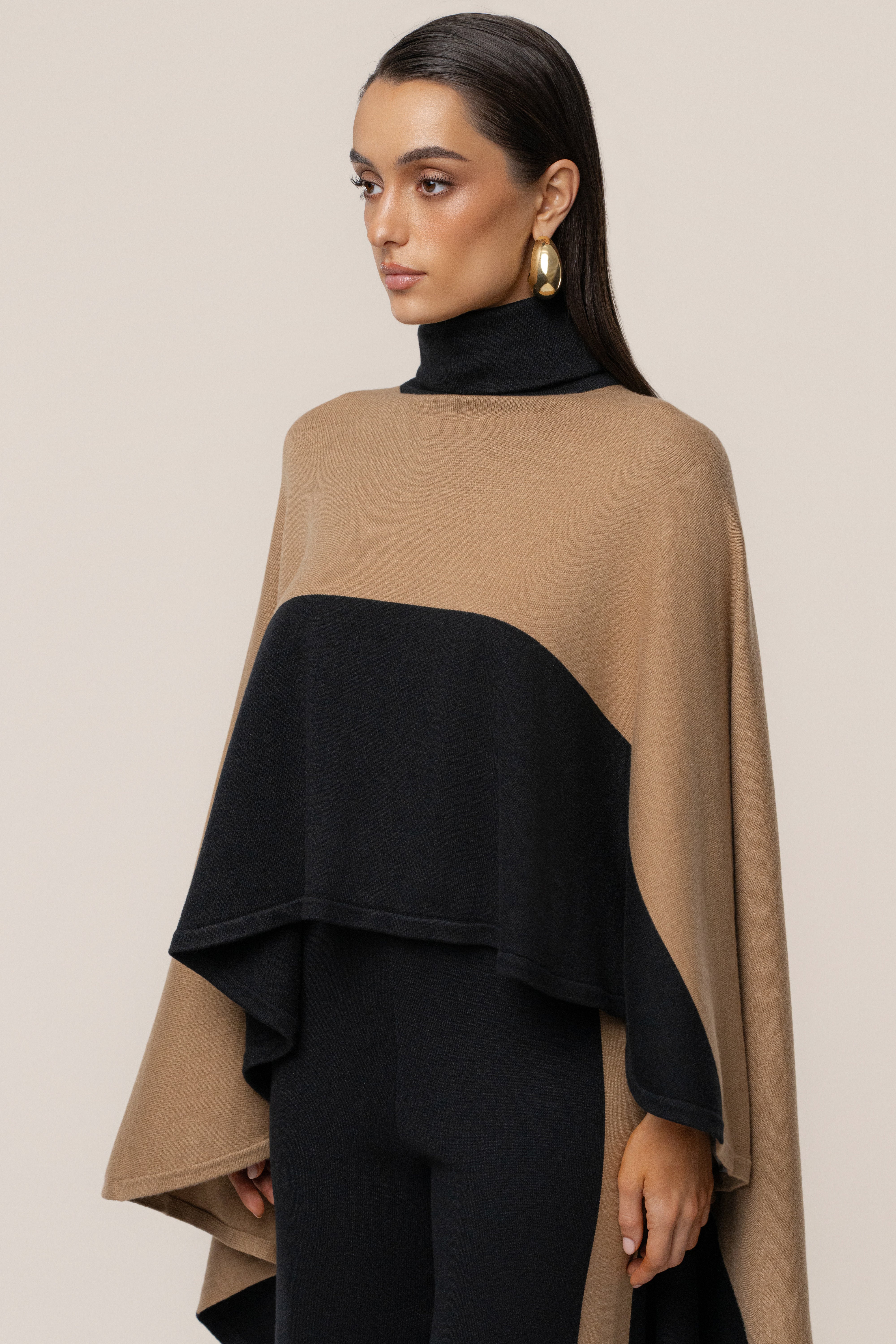 Black Chasing Fall Contrast Top - JLUXLABEL