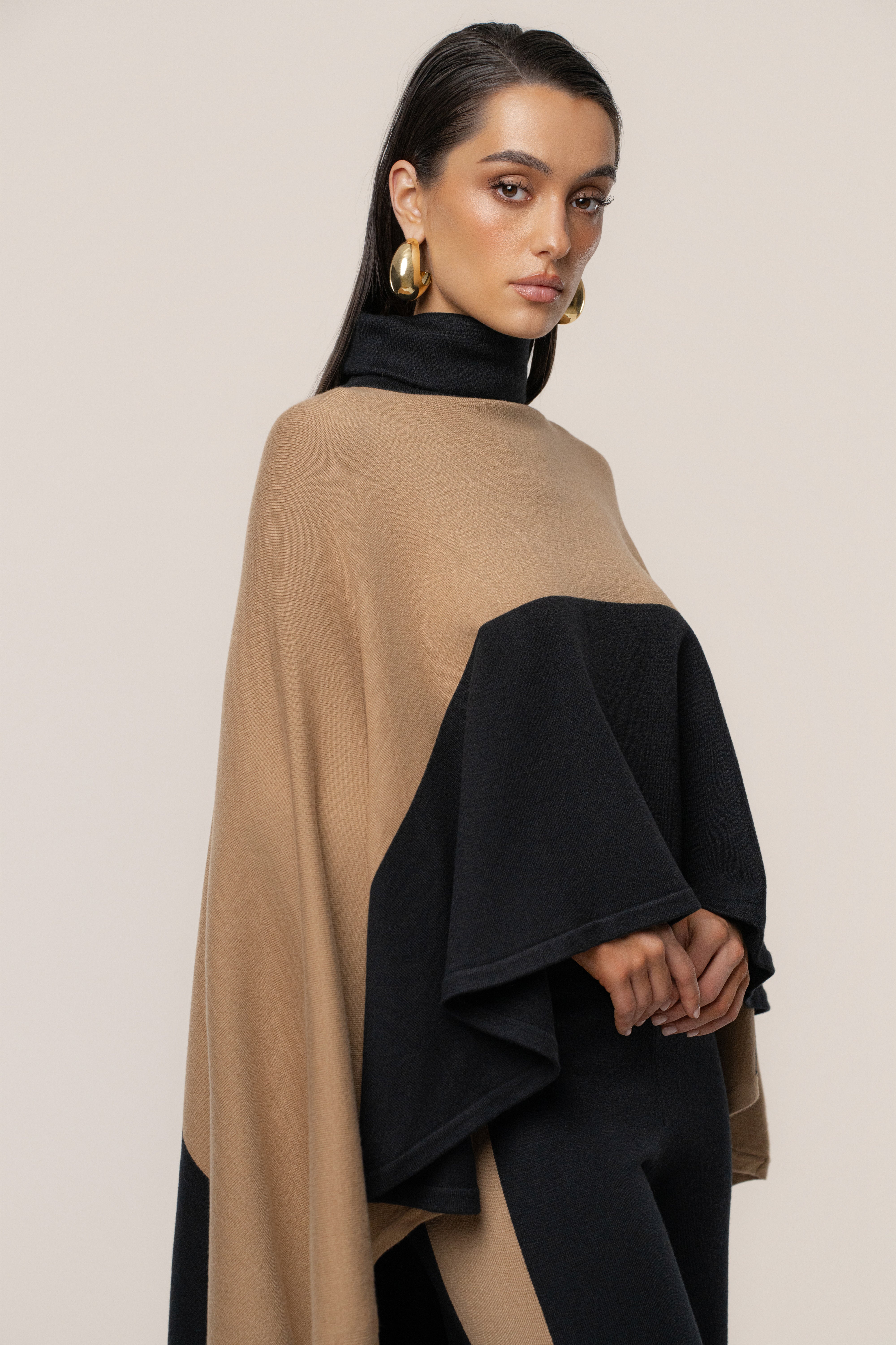 Black Chasing Fall Contrast Top - JLUXLABEL