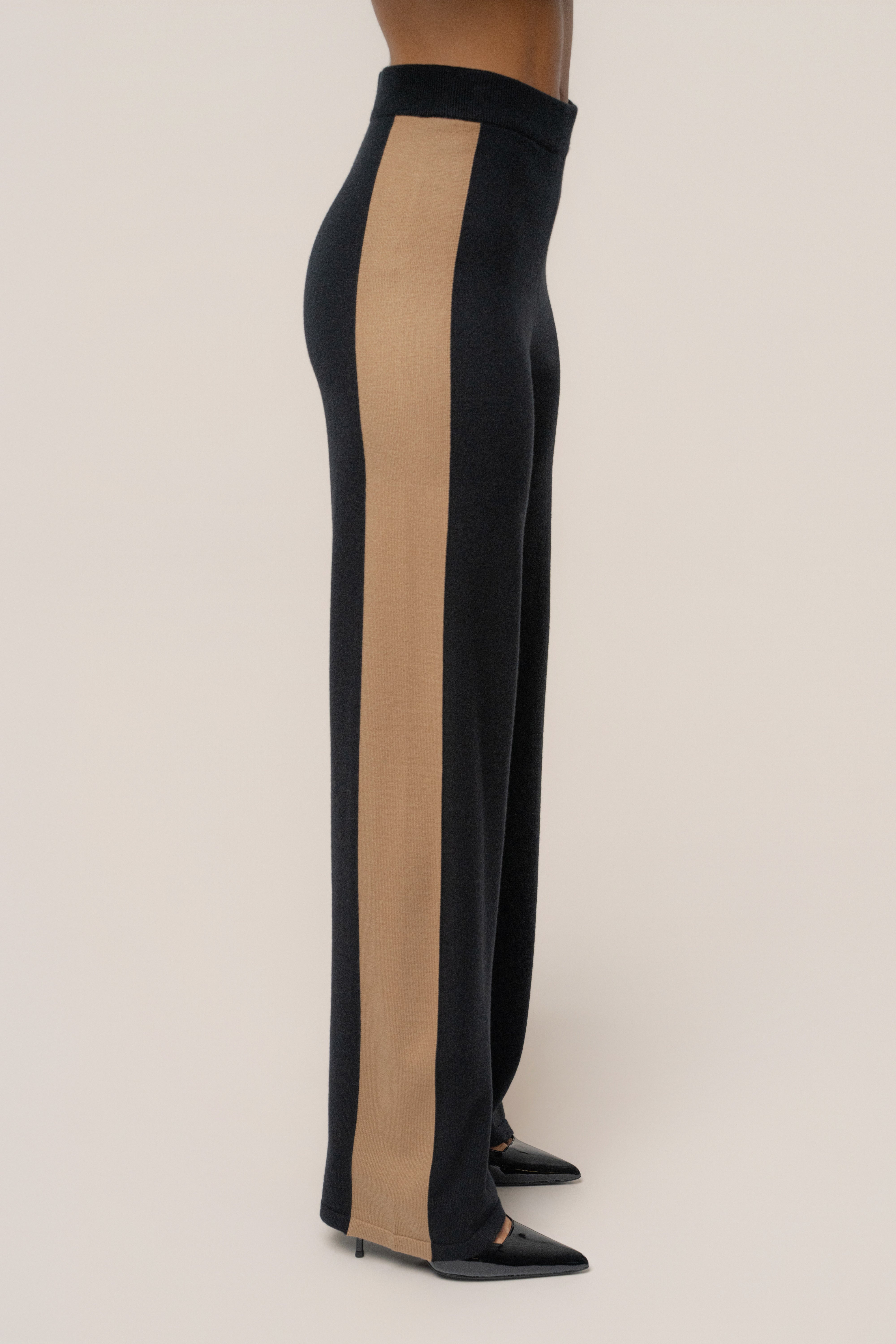 Black Chasing Fall Contrast Pant