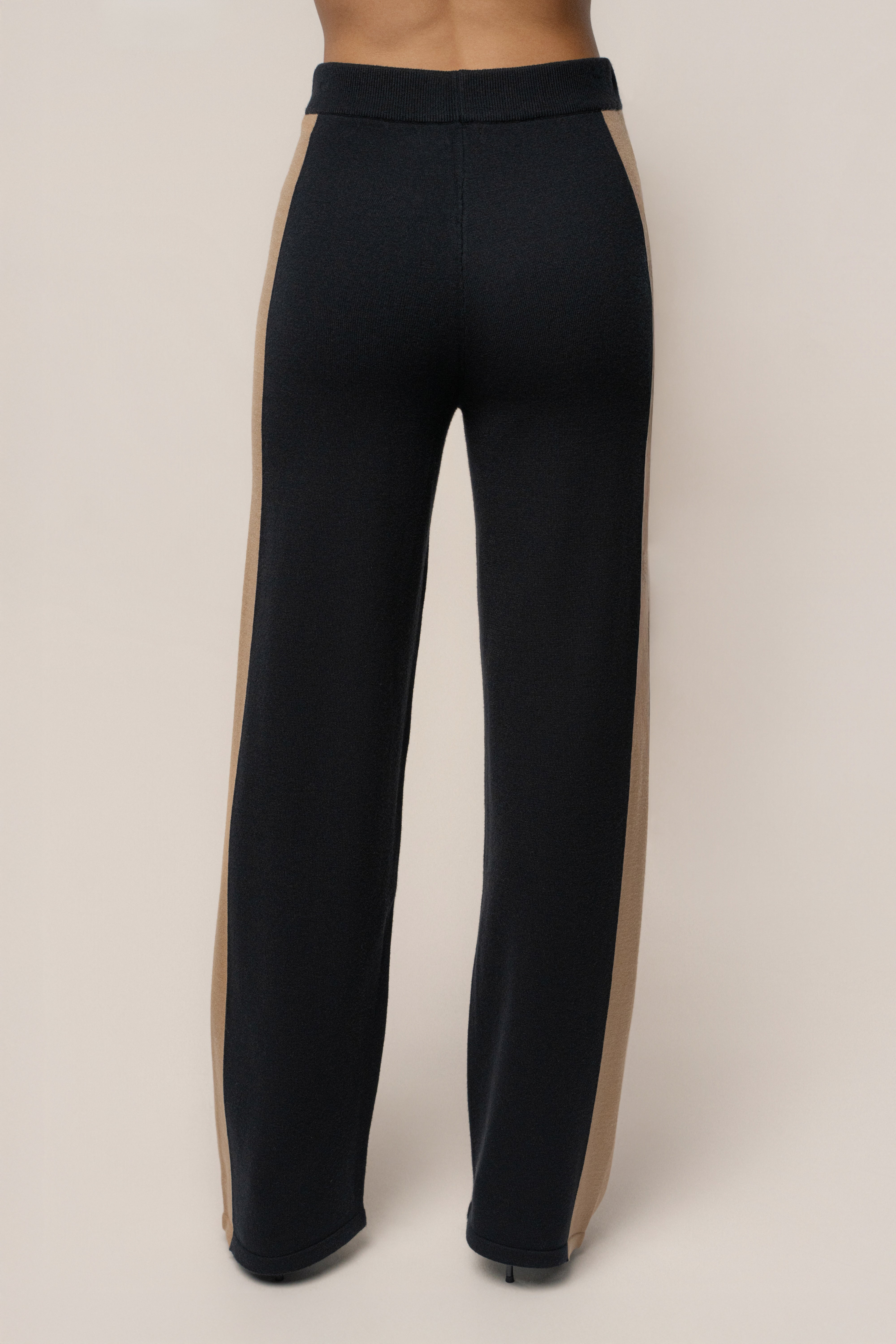Black Chasing Fall Contrast Pant