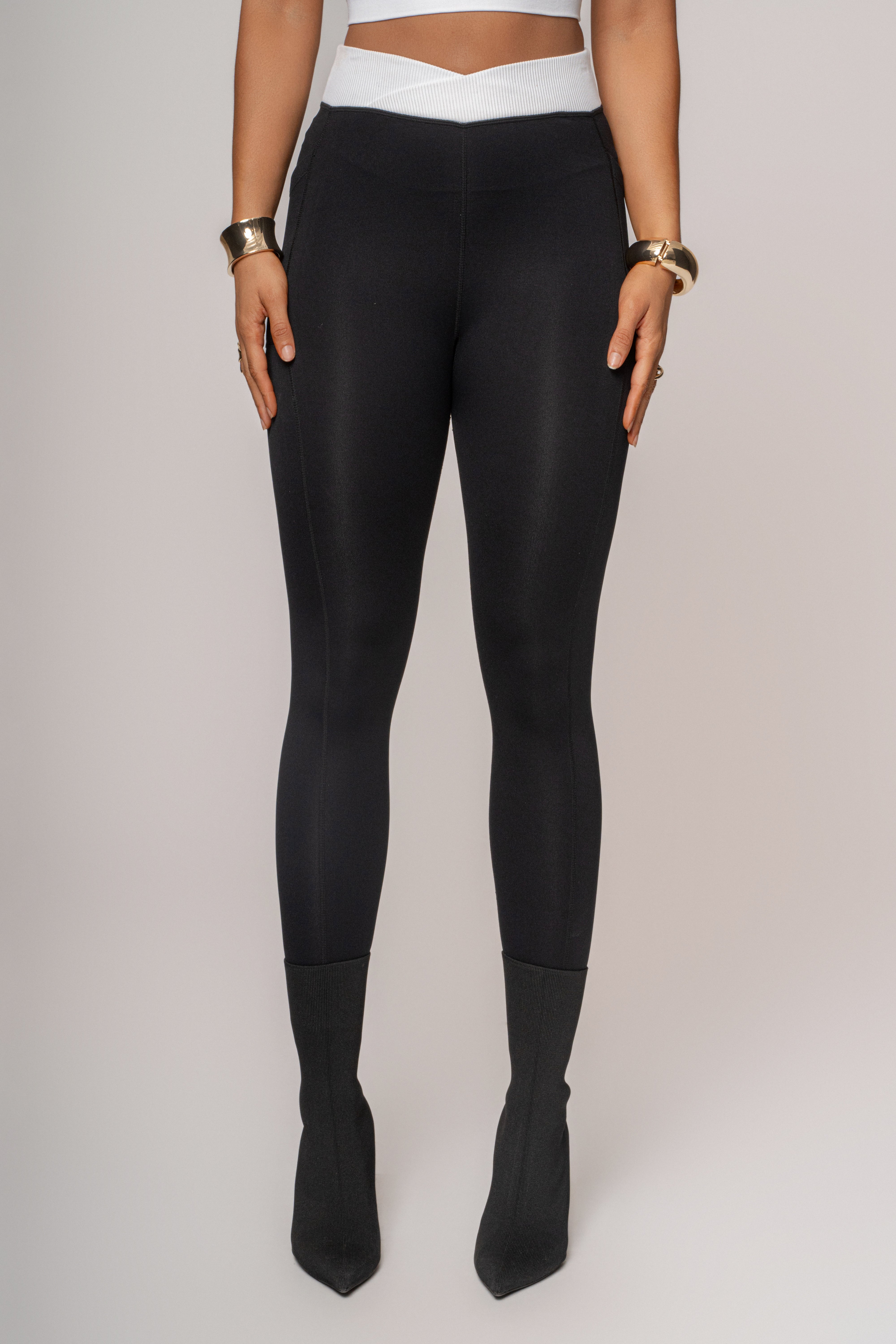 Black/White Inspire Movement Leggings - JLUXLABEL