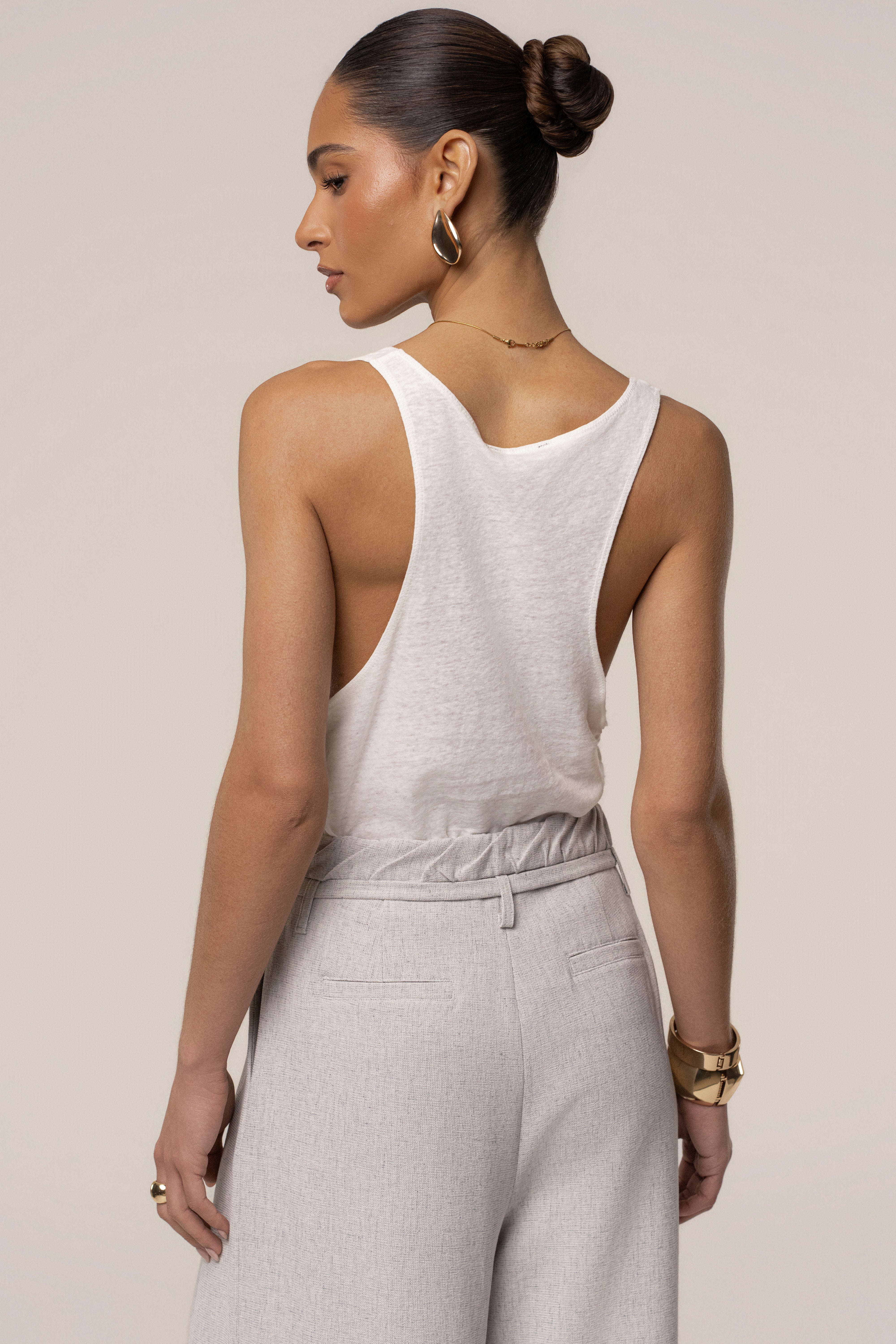 Ivory JLUXLABEL scoop neck tank top, classic sleeveless blouse with a relaxed fit, perfect for casual or layered outfits.