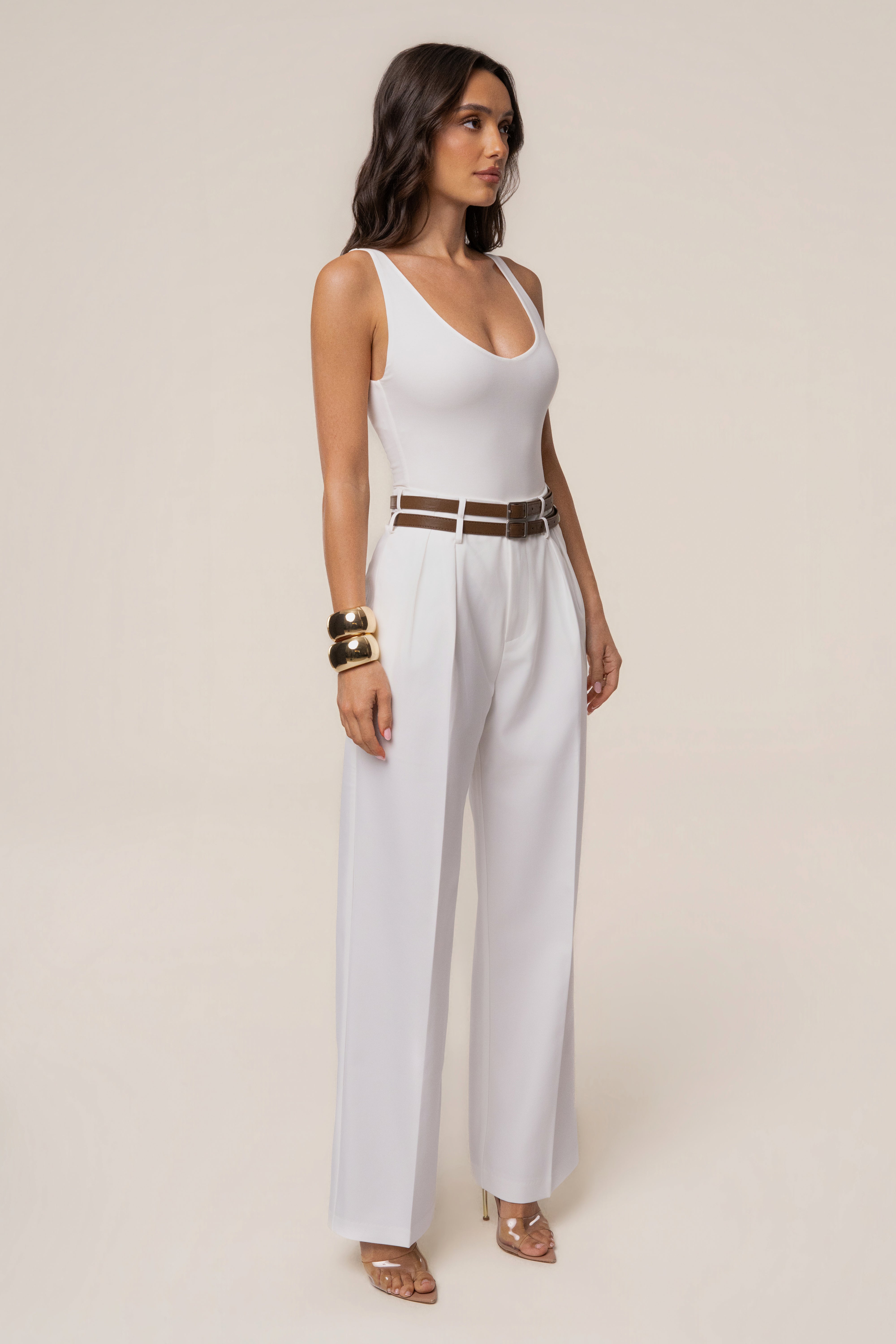 Ivory JLUXLABEL belted trousers, modern bottom wear with a tailored fit and clean design, shown on a model.