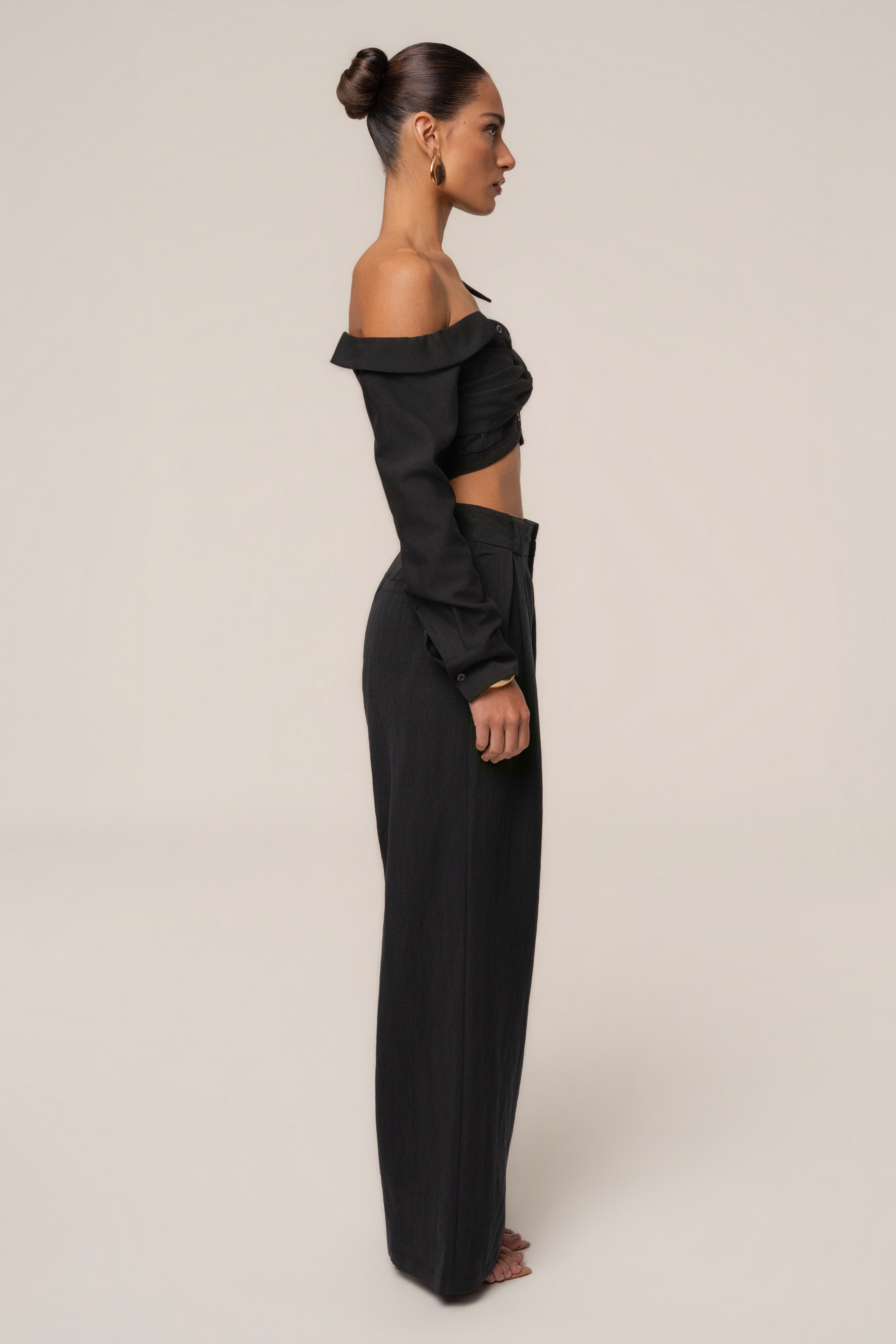 Black Off-Shoulder Twist Crop Top - JLUXLABEL