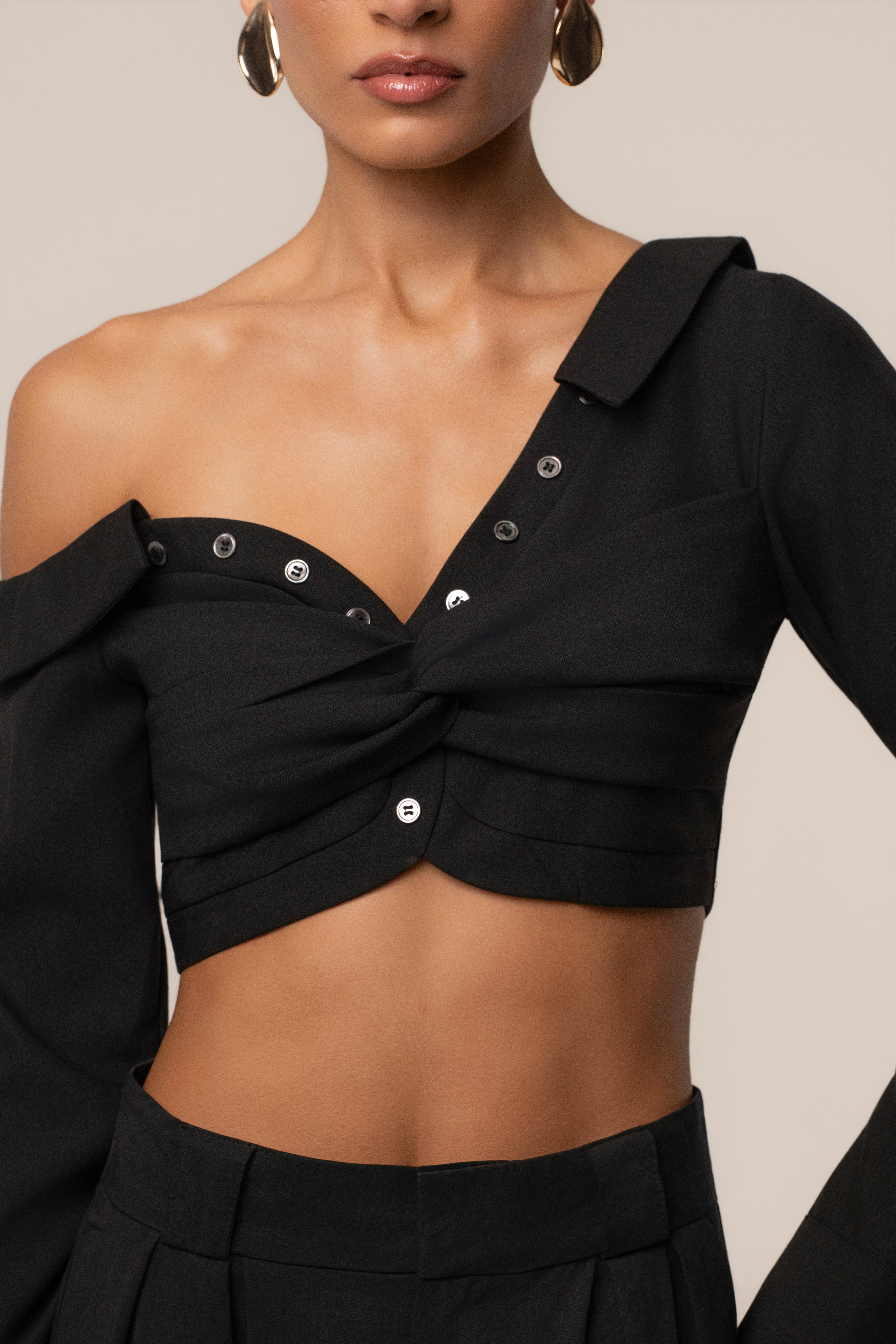 Black Off-Shoulder Twist Crop Top - JLUXLABEL