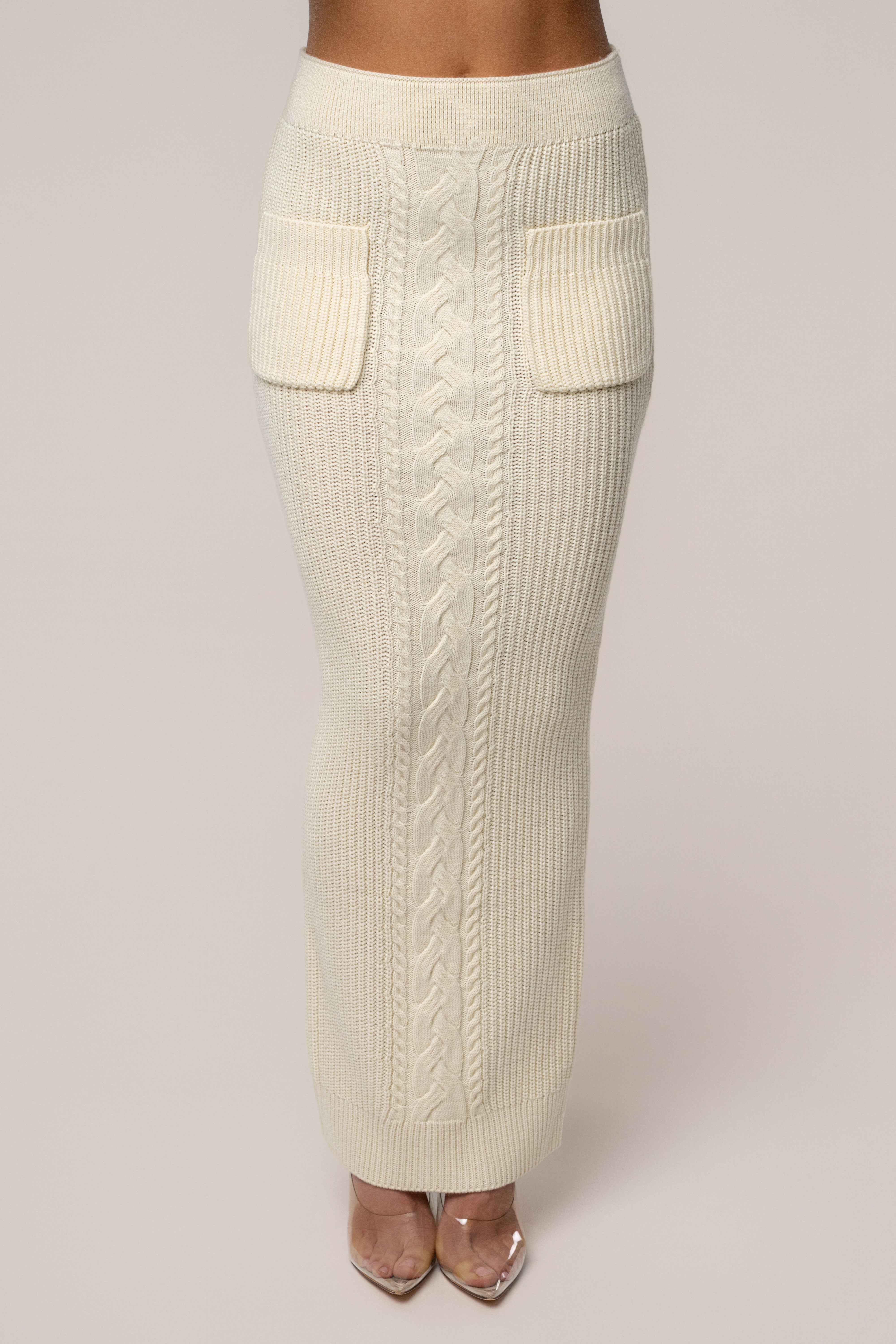 تنورة متوسطة الطول من Missy Cable Sweater باللون الكريمي