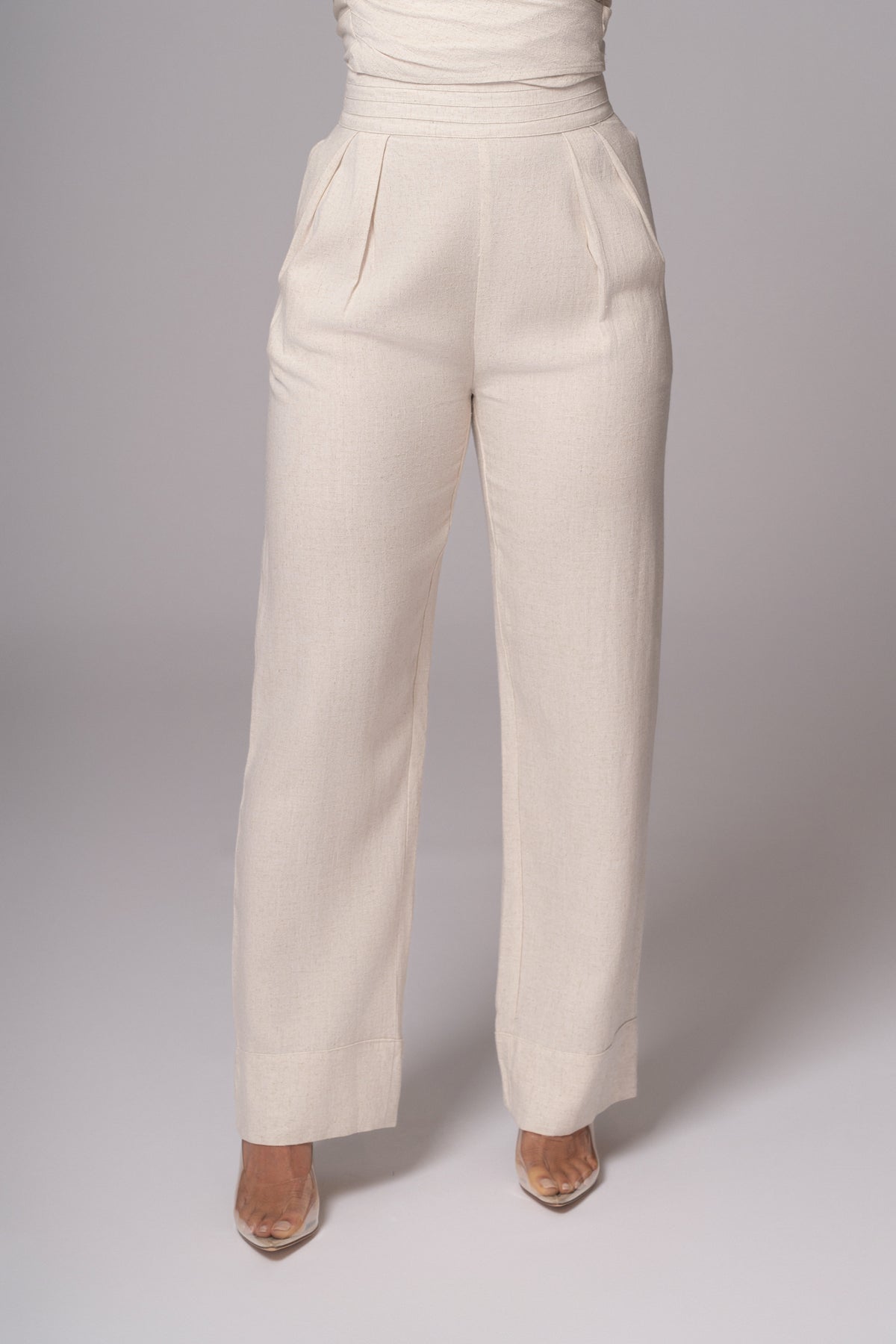 JLUXLABEL Natural Villa Views linen trousers, stylish light-colored bottoms with a relaxed fit and elegant design.