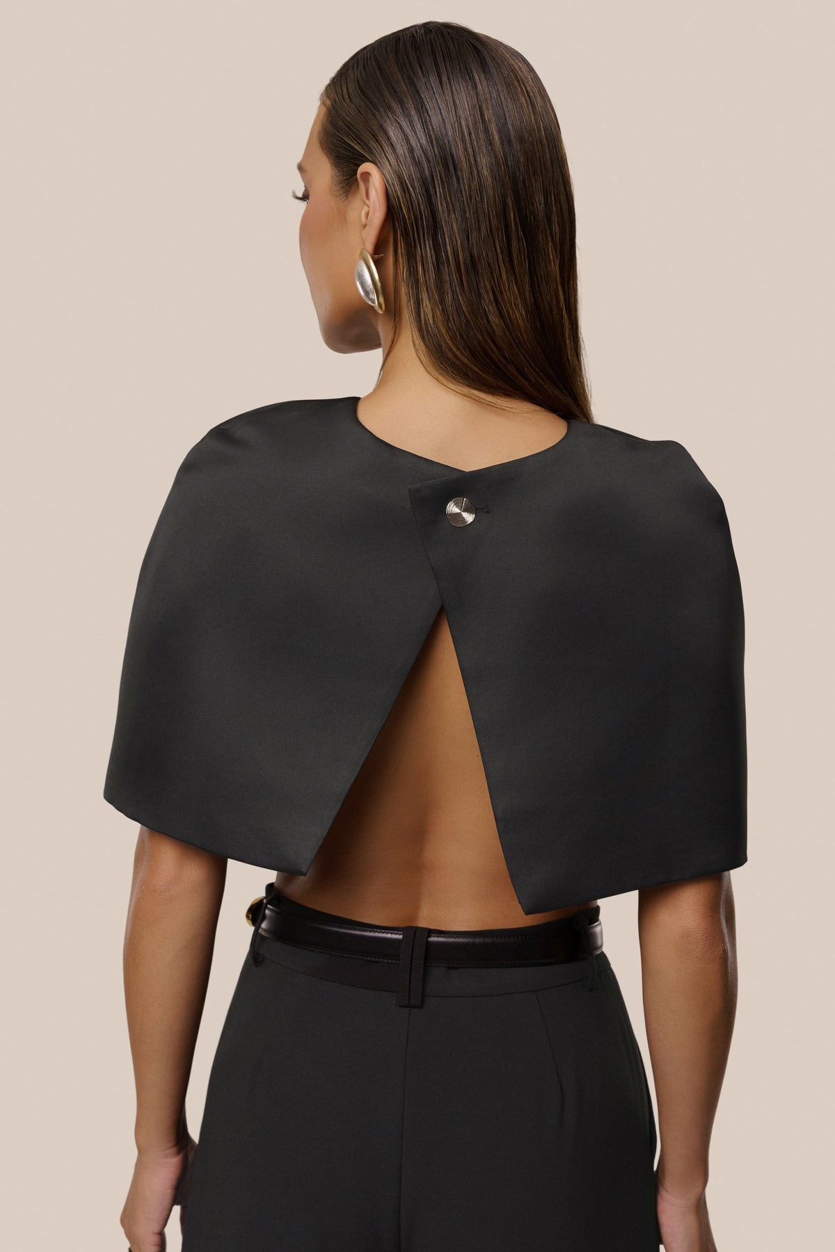 Black Main Event Crop Top