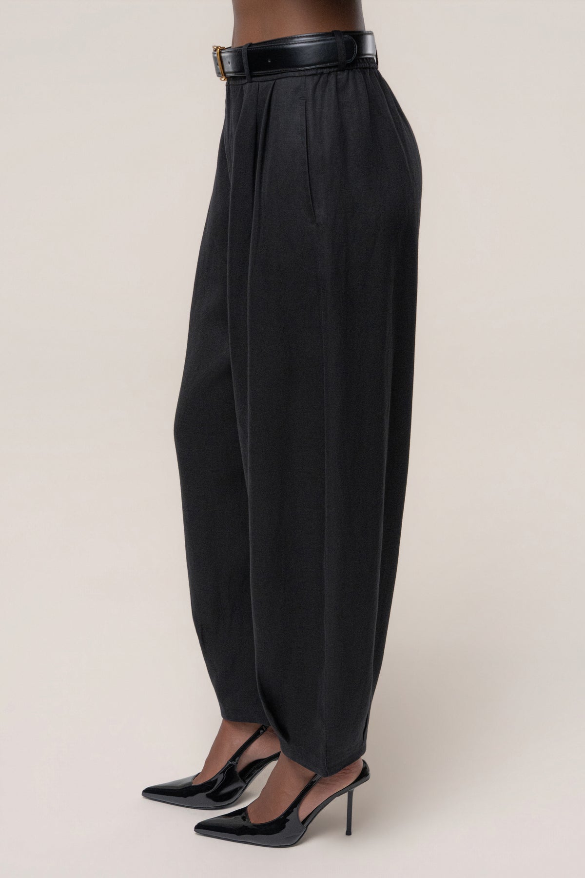 Black Weekend Barrel Trouser - JLUXLABEL