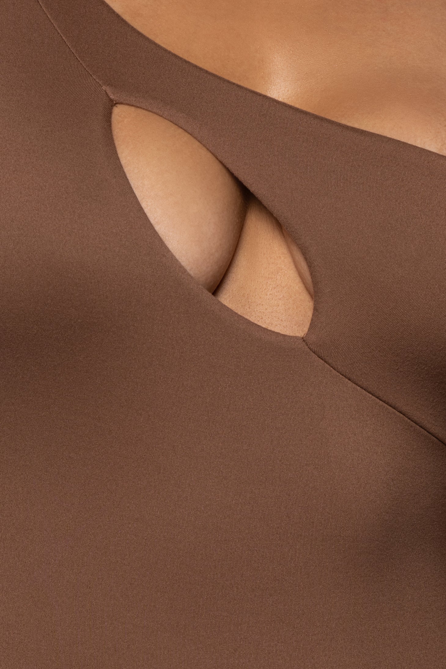 CLOSE UP PECAN DARLA KEYHOLE BODYSUIT
