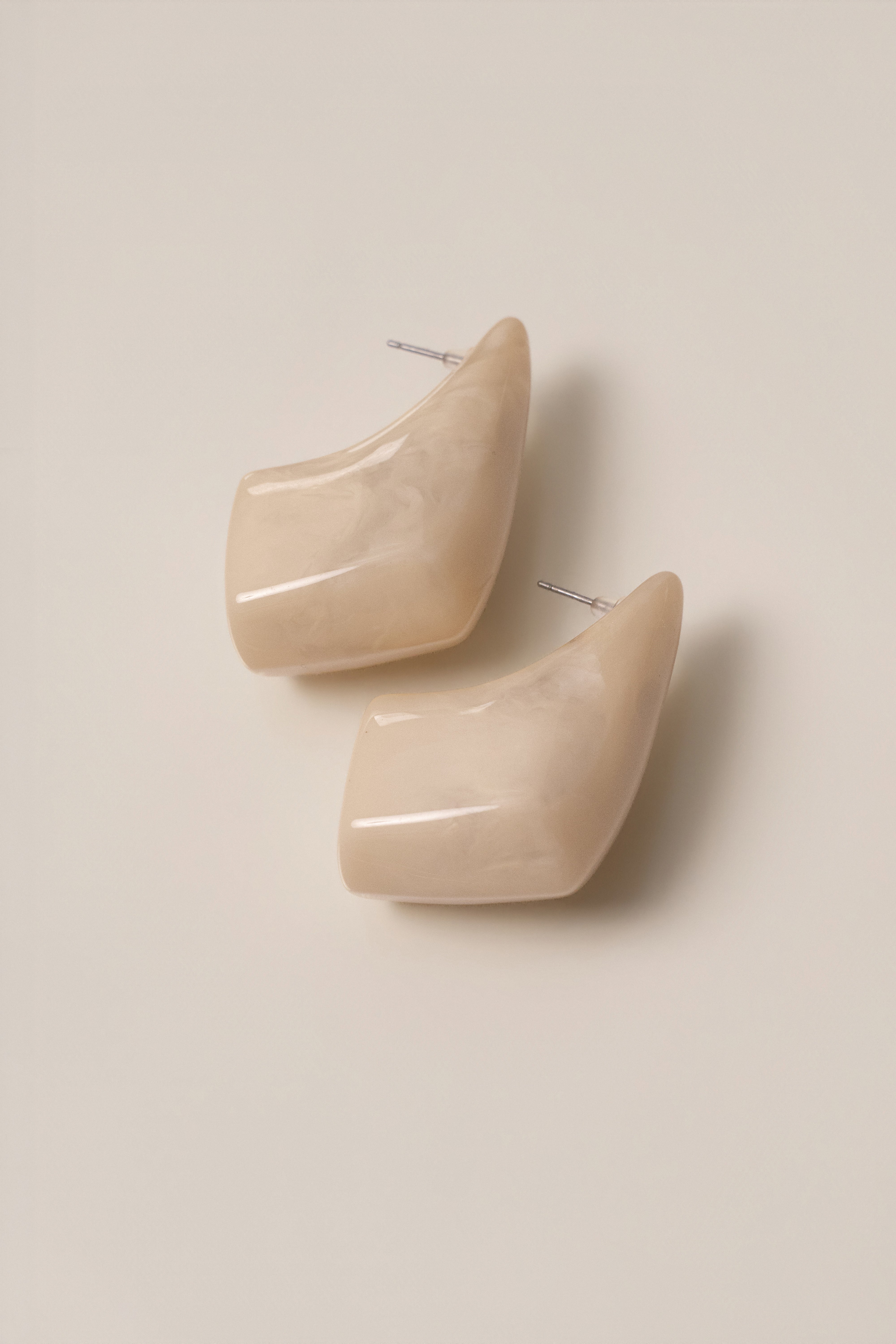 Ivory Sculpt Resin Earrings - JLUXLABEL