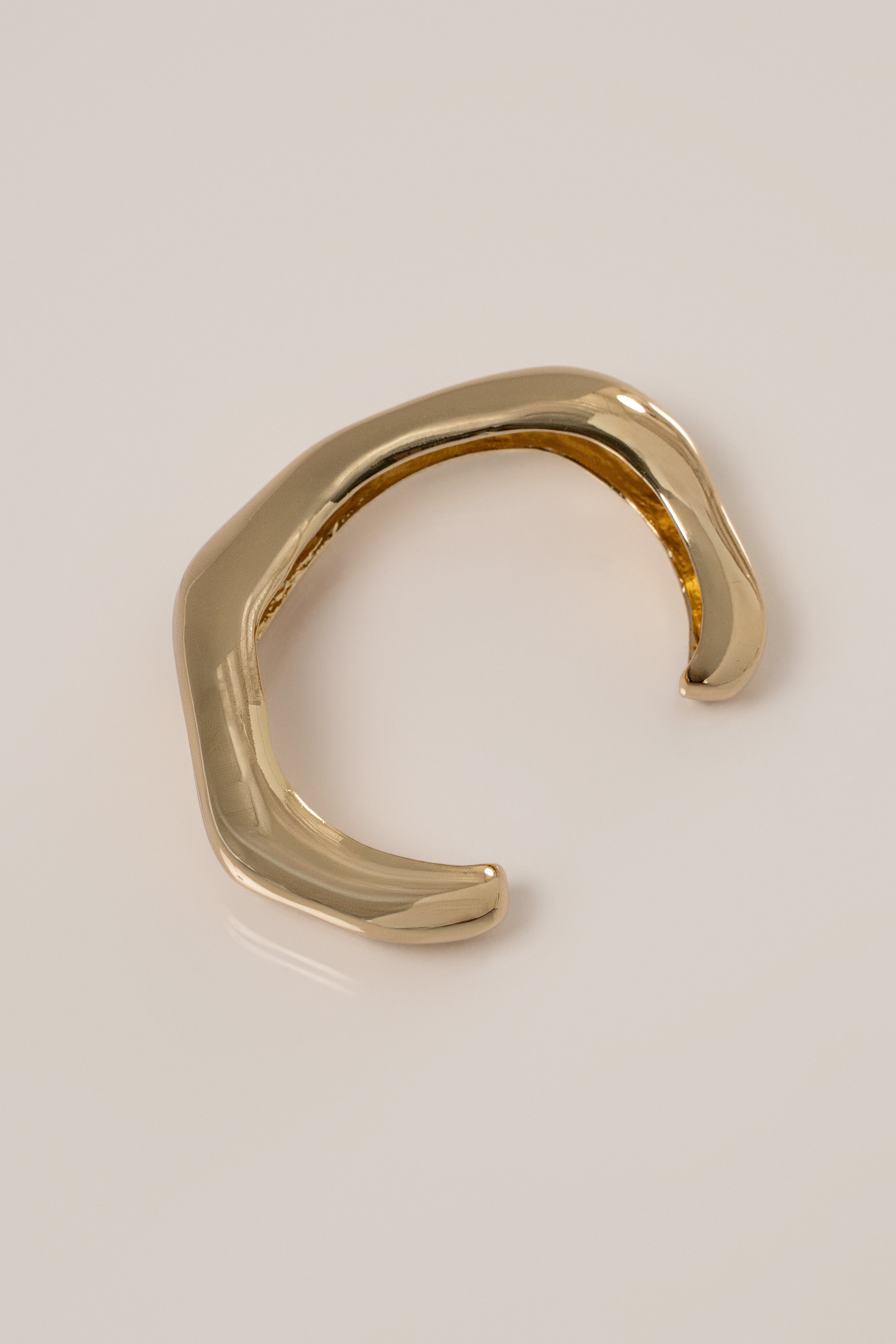 Gold Ora Sculpted Cuff Bracelet - JLUXLABEL