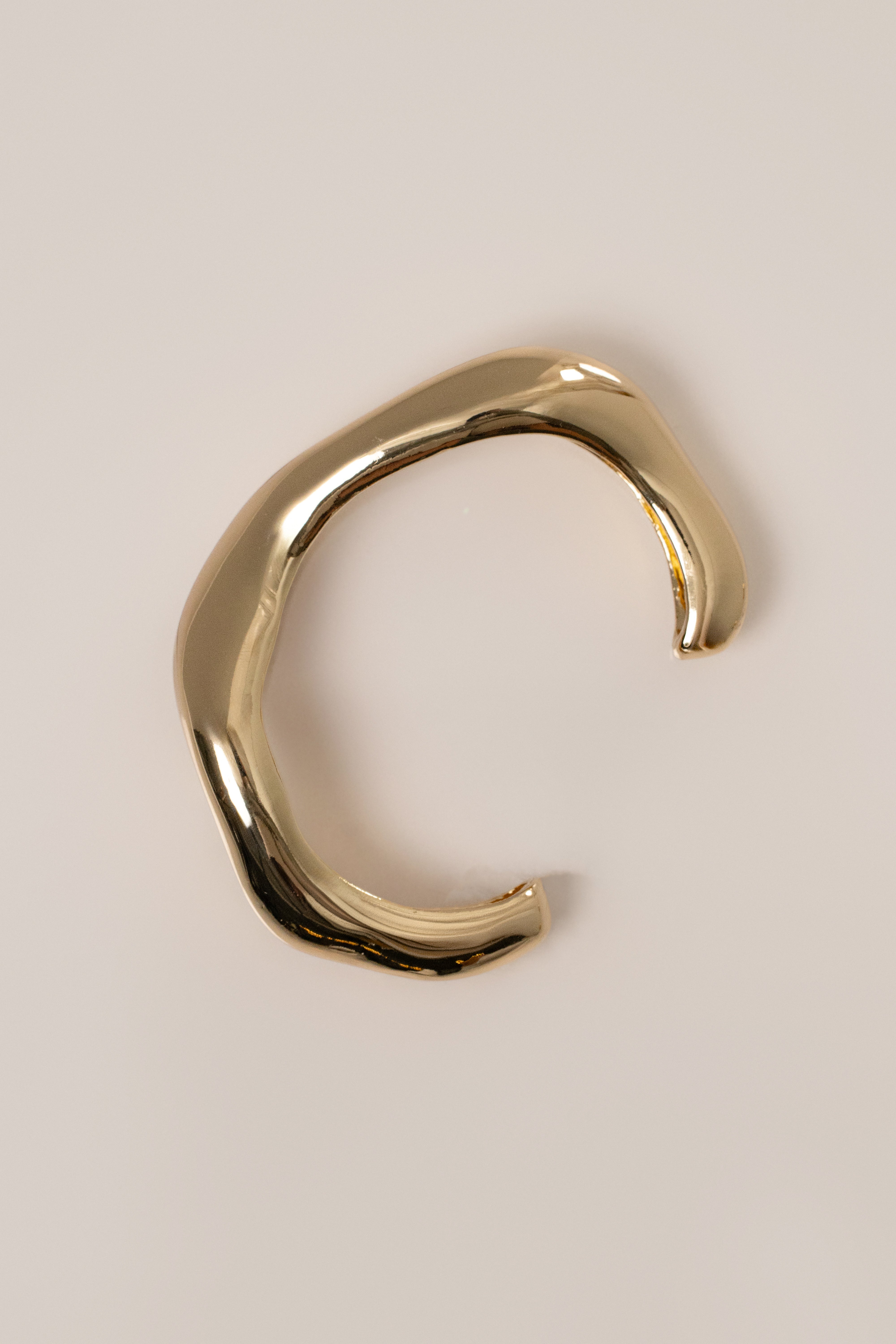 Gold Ora Sculpted Cuff Bracelet - JLUXLABEL