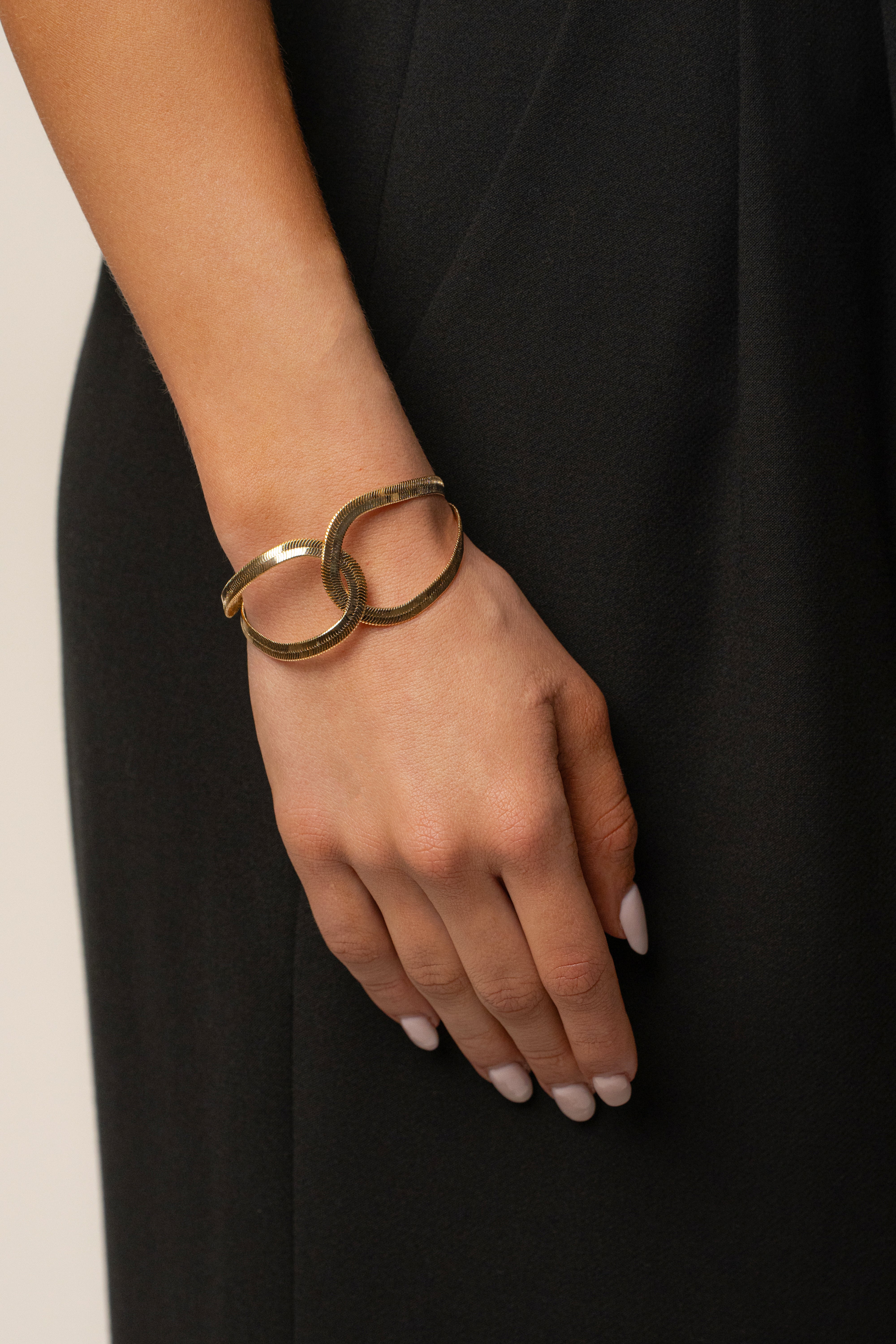 Gold Infinite Interlocking Bracelet - JLUXLABEL