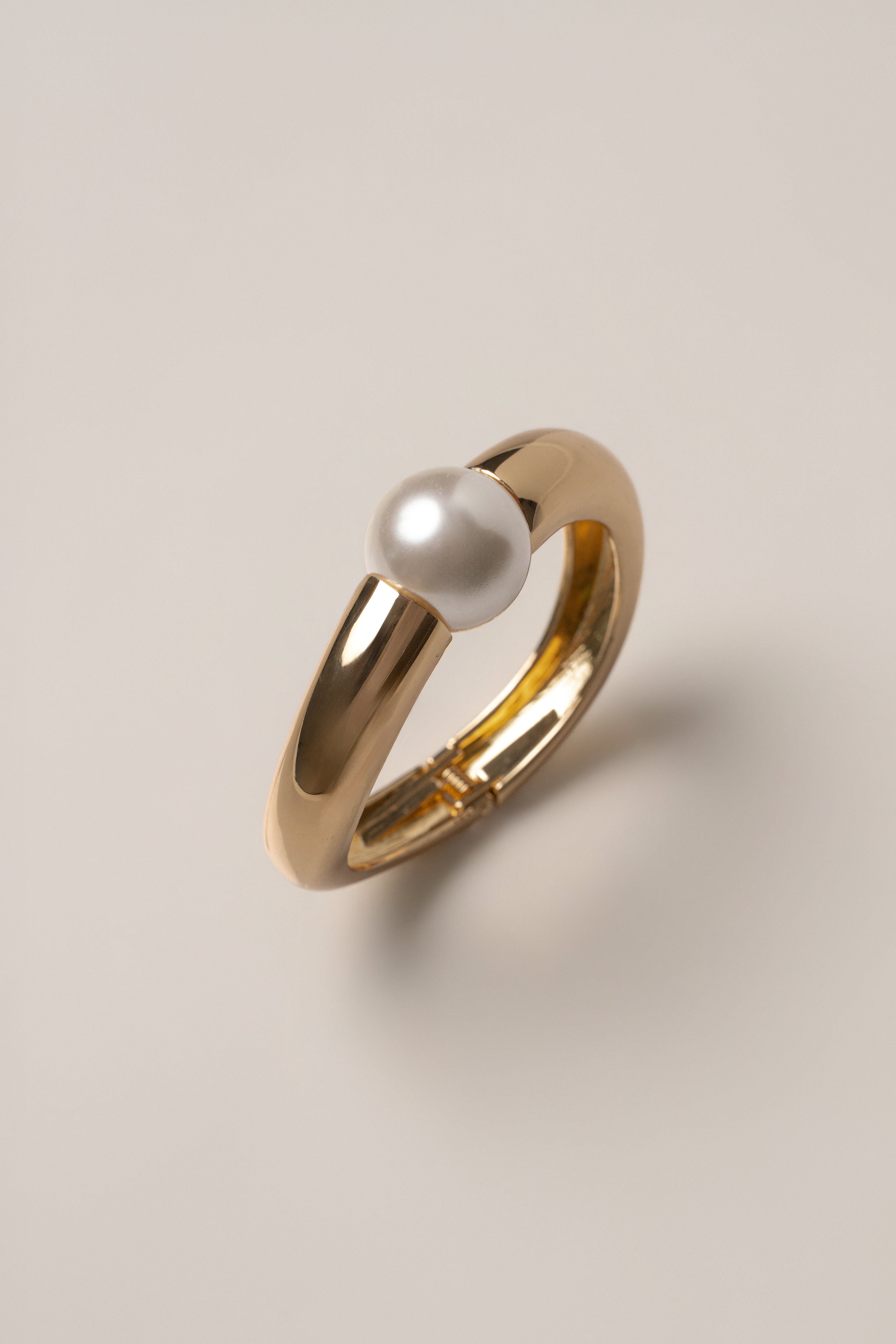 Gold Britt Pearl Bracelet - JLUXLABEL