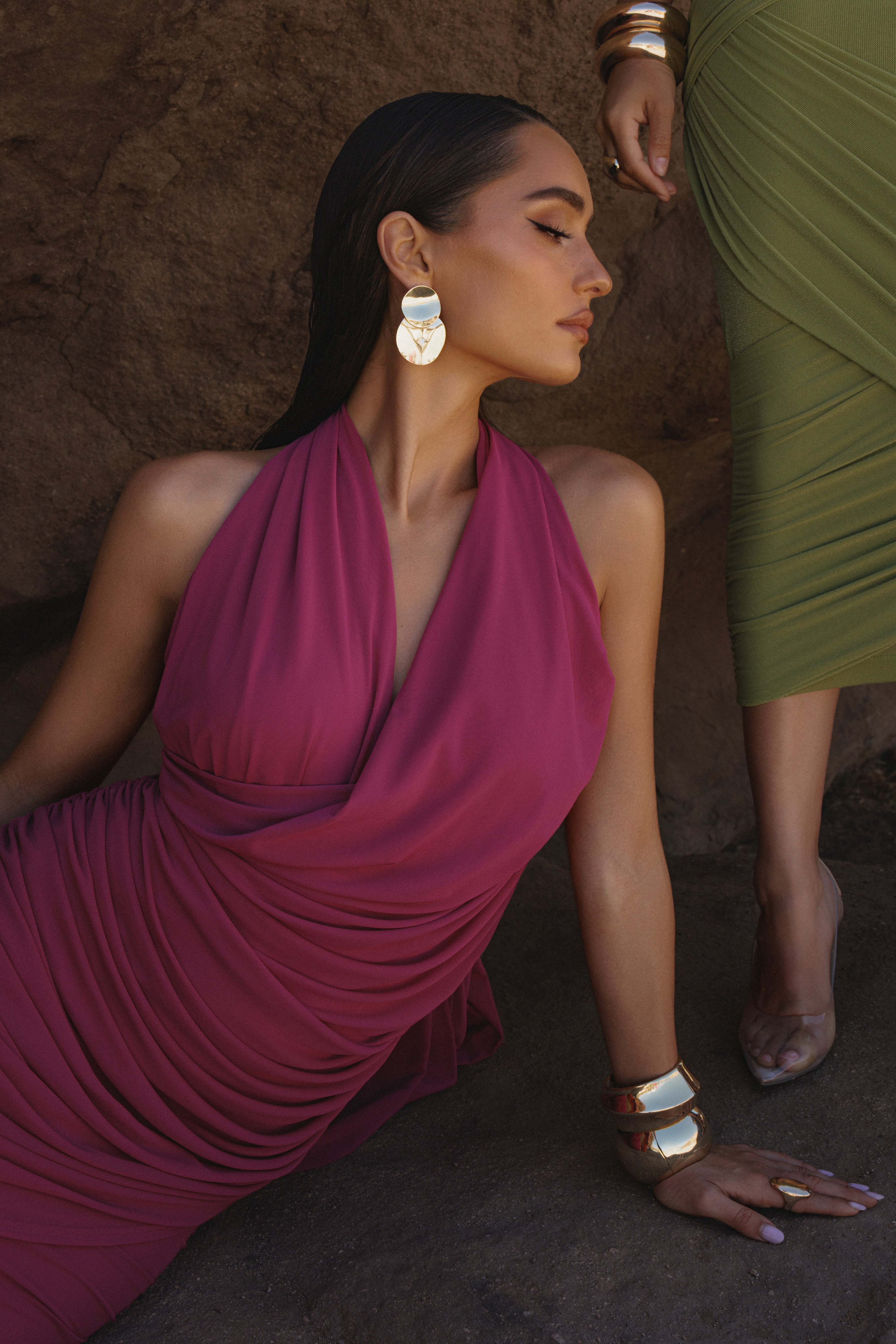 Plongeon nocturne fuchsia - Mini robe à décolleté profond