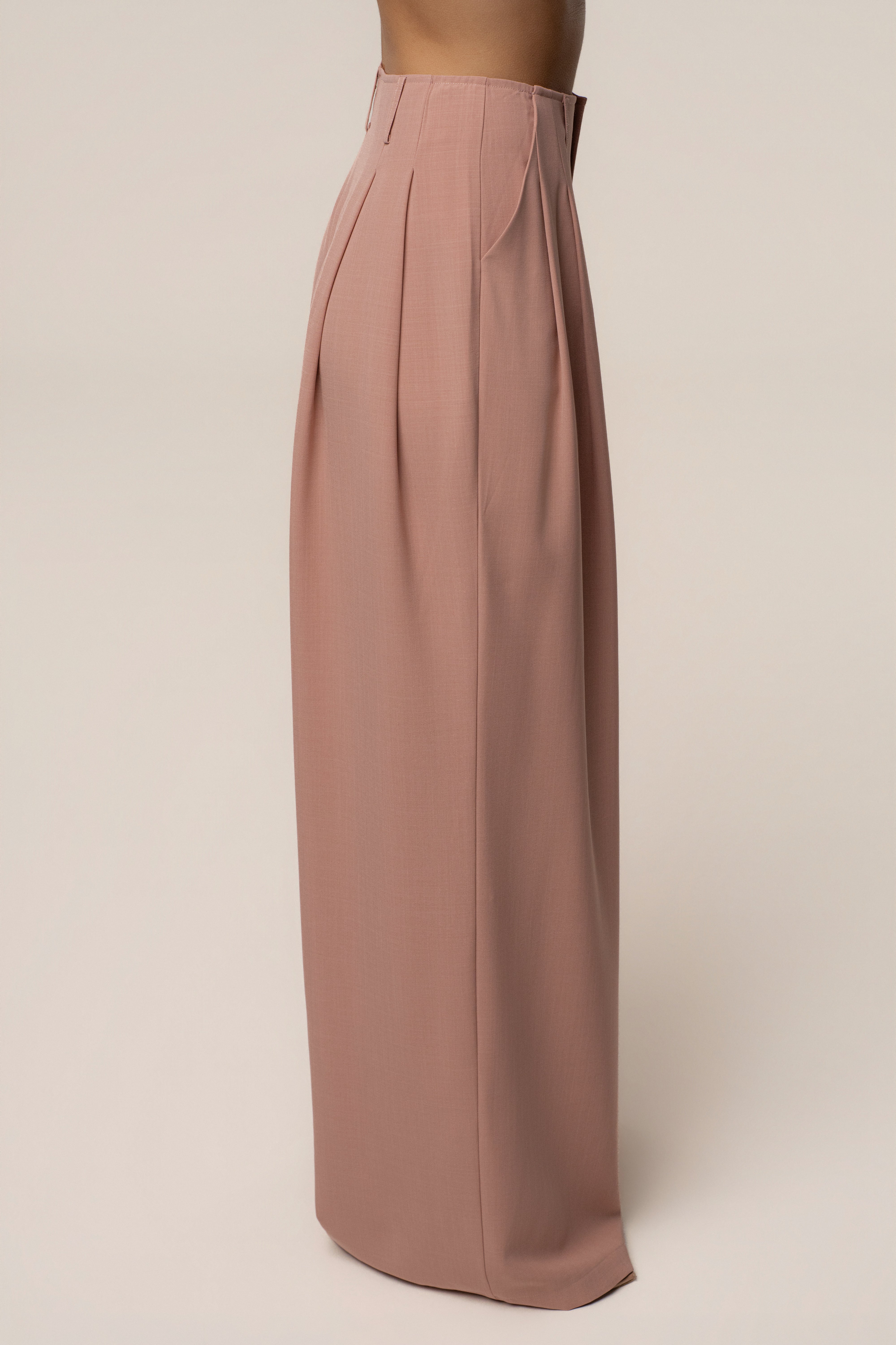 Mauve JLUXLABEL pleated trousers styled as elegant bottoms with a relaxed fit and tailored design.
