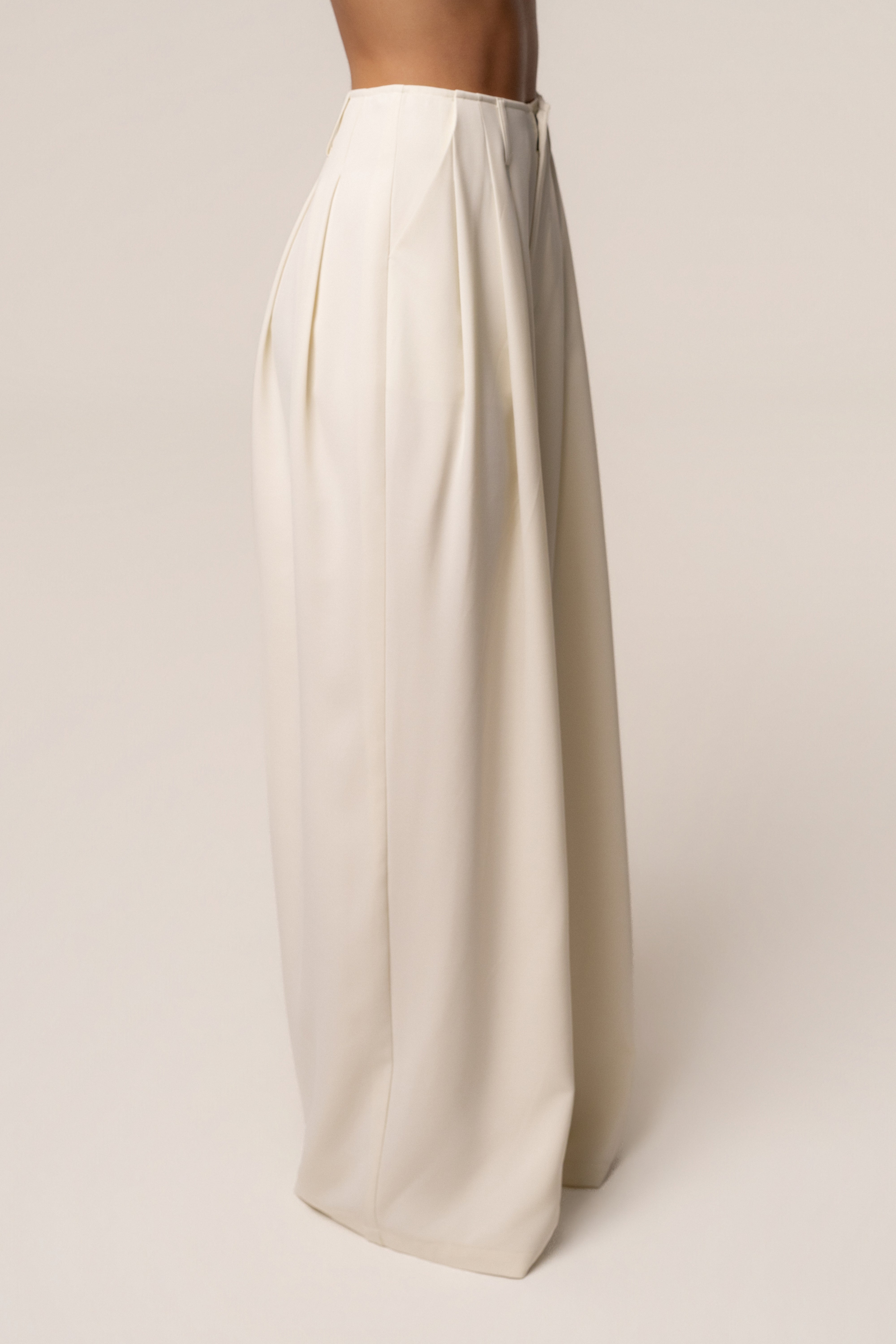 Cream JLUXLABEL pleated trouser, stylish bottoms with a tailored fit and crisp pleats, ideal for casual or formal wear.