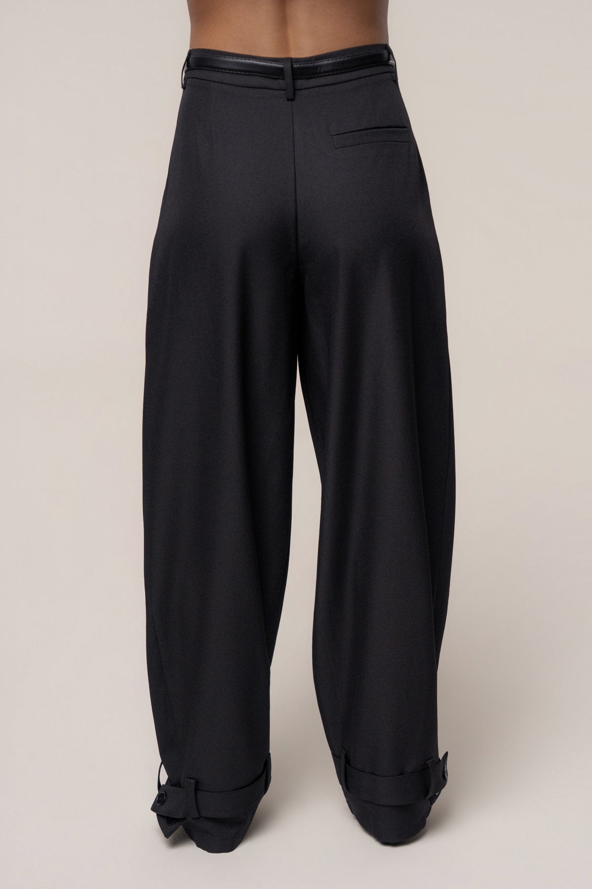 Black Capri Coast Barrel Pants