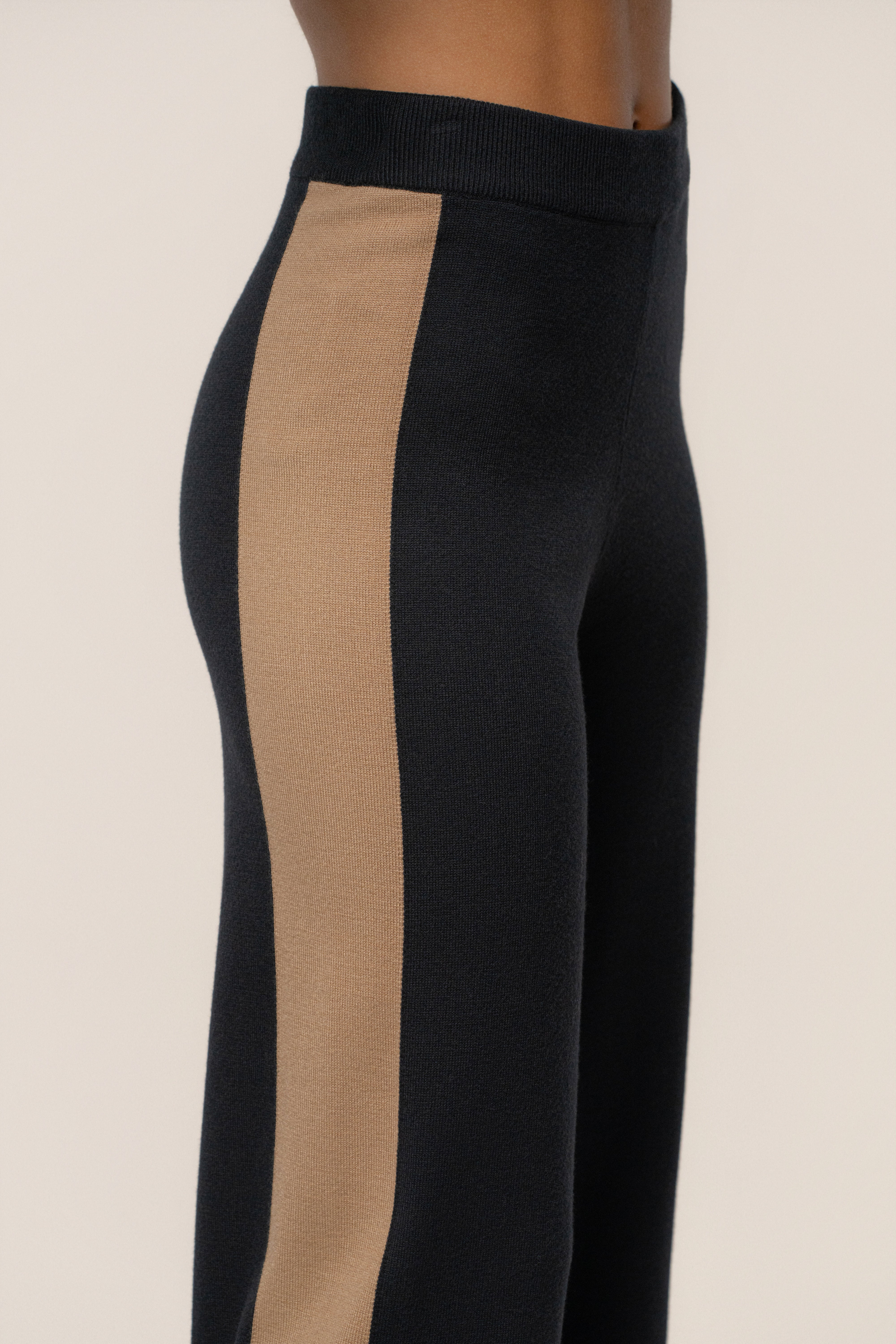 Black Chasing Fall Contrast Pant