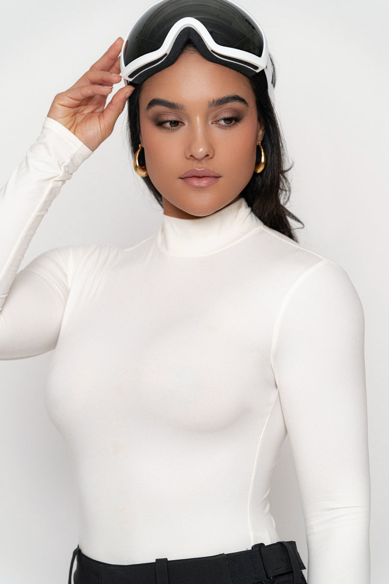 Milk Turtleneck Long Sleeve Top