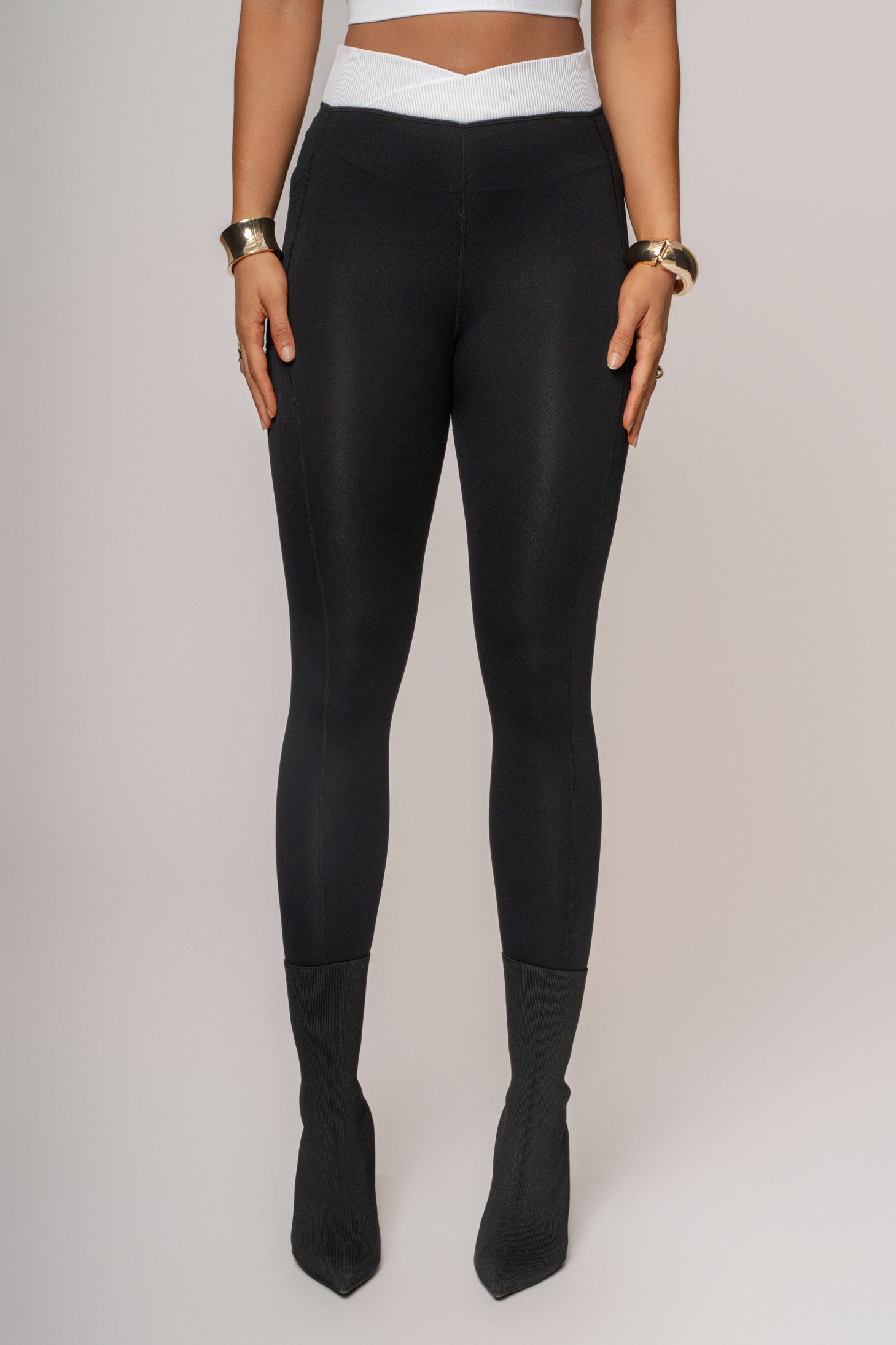 Black/White Inspire Movement Leggings - JLUXLABEL