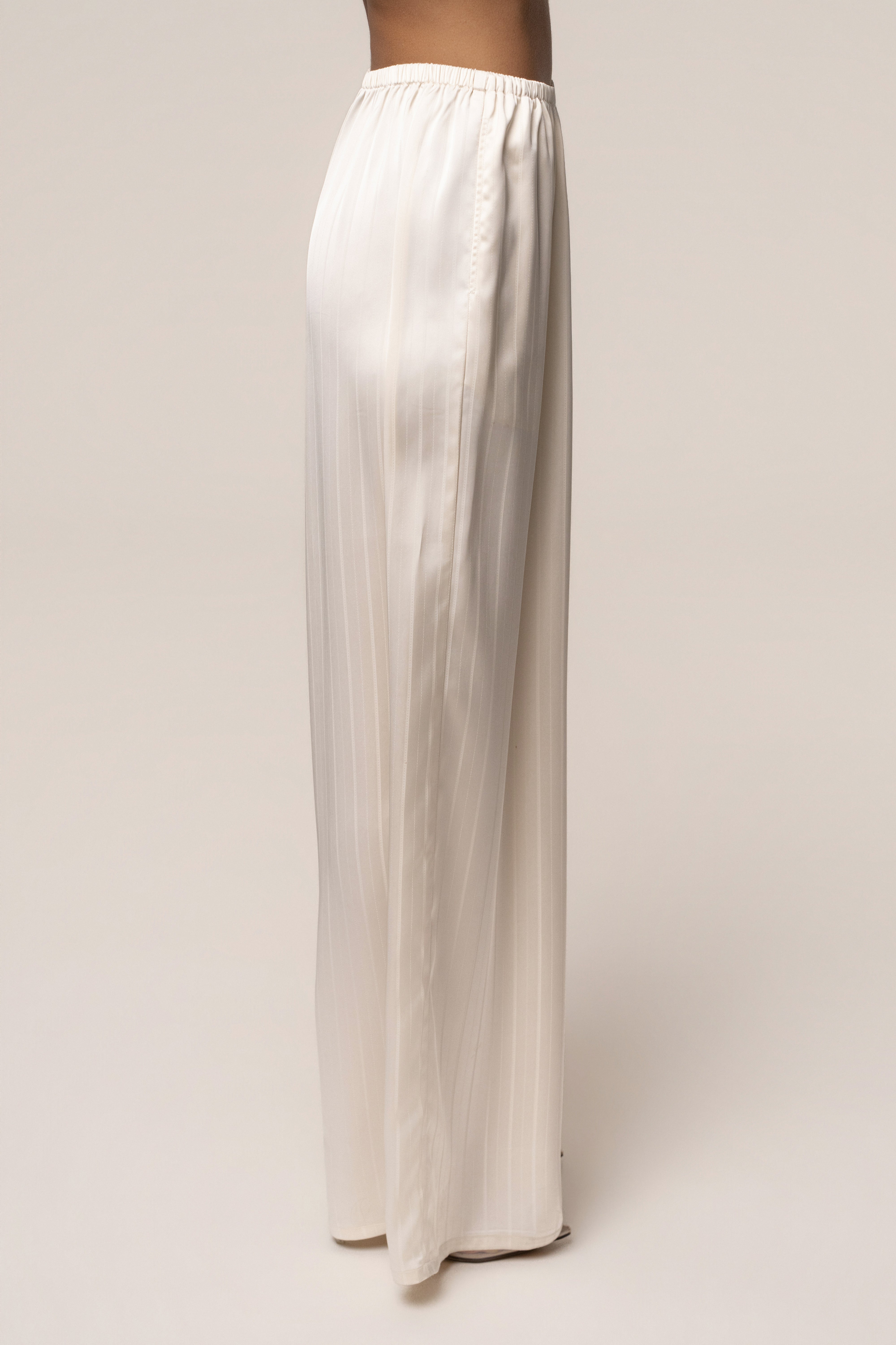 Ivory JLUXLABEL The Standard Pant, stylish women’s bottoms with a relaxed fit and high waist, shown on a model.