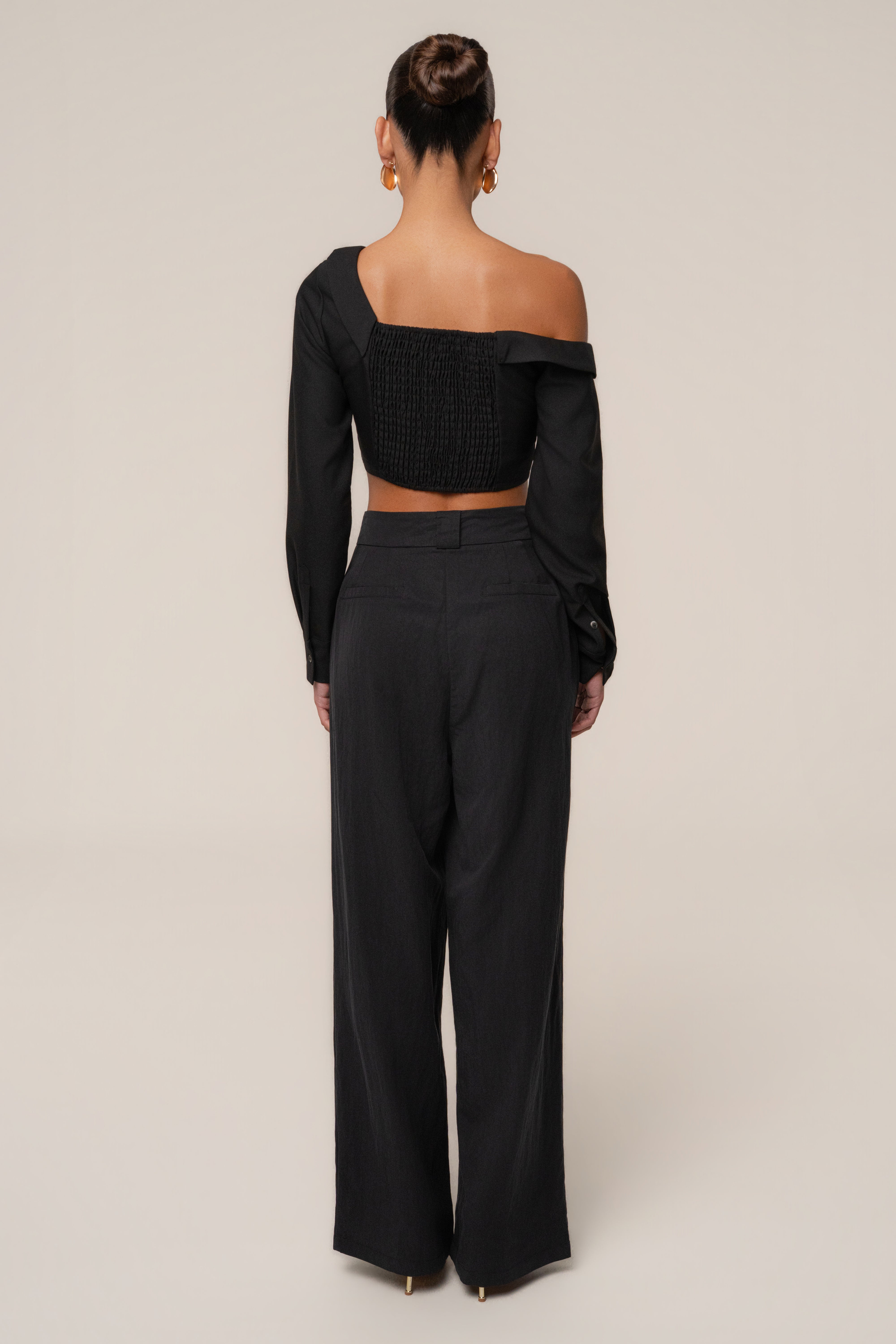 Black Off-Shoulder Twist Crop Top - JLUXLABEL