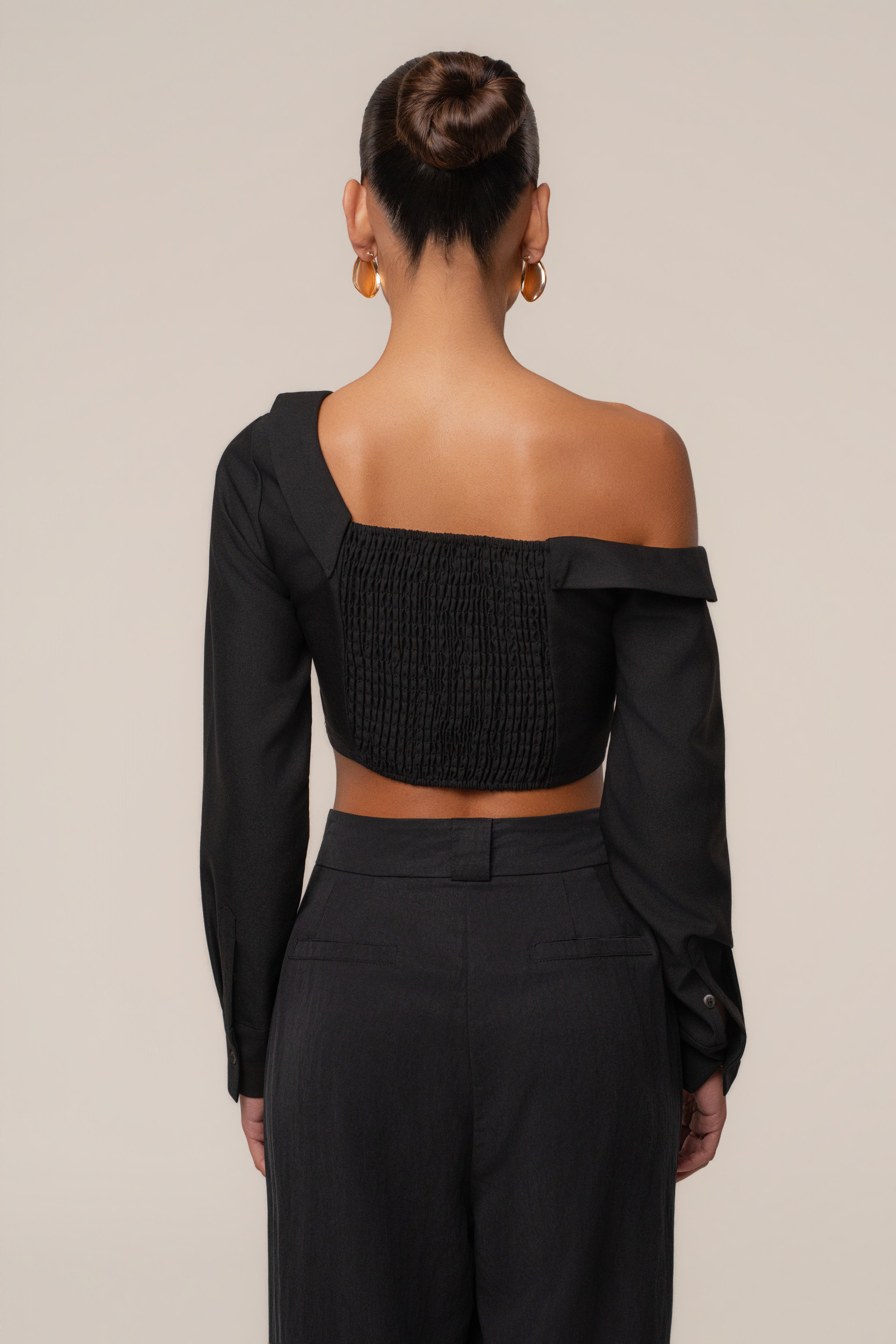 Black Off-Shoulder Twist Crop Top - JLUXLABEL