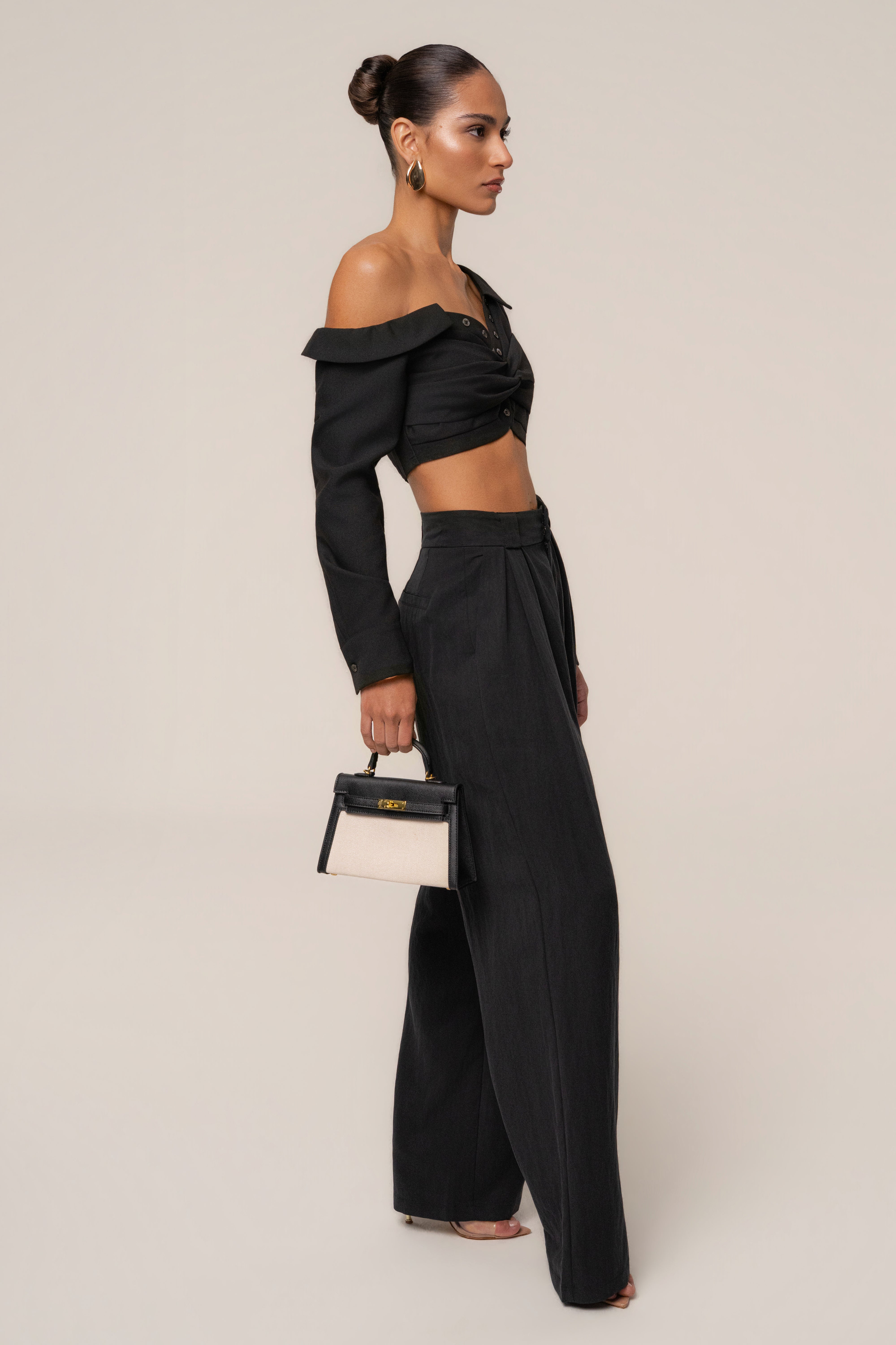 Black Off-Shoulder Twist Crop Top - JLUXLABEL
