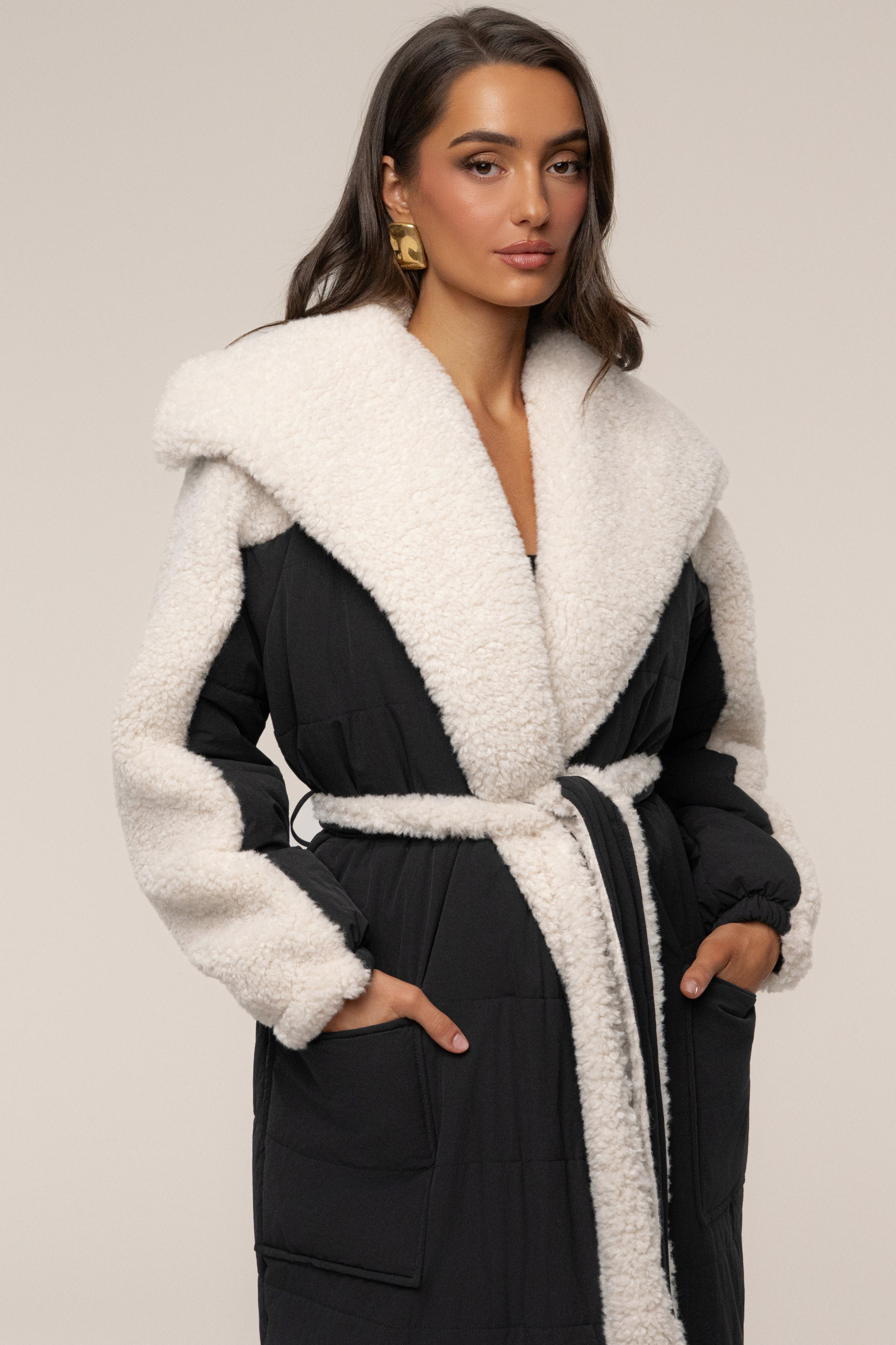 リージャトップス＆スコート Black/Ivory Contrast Sherpa Coat