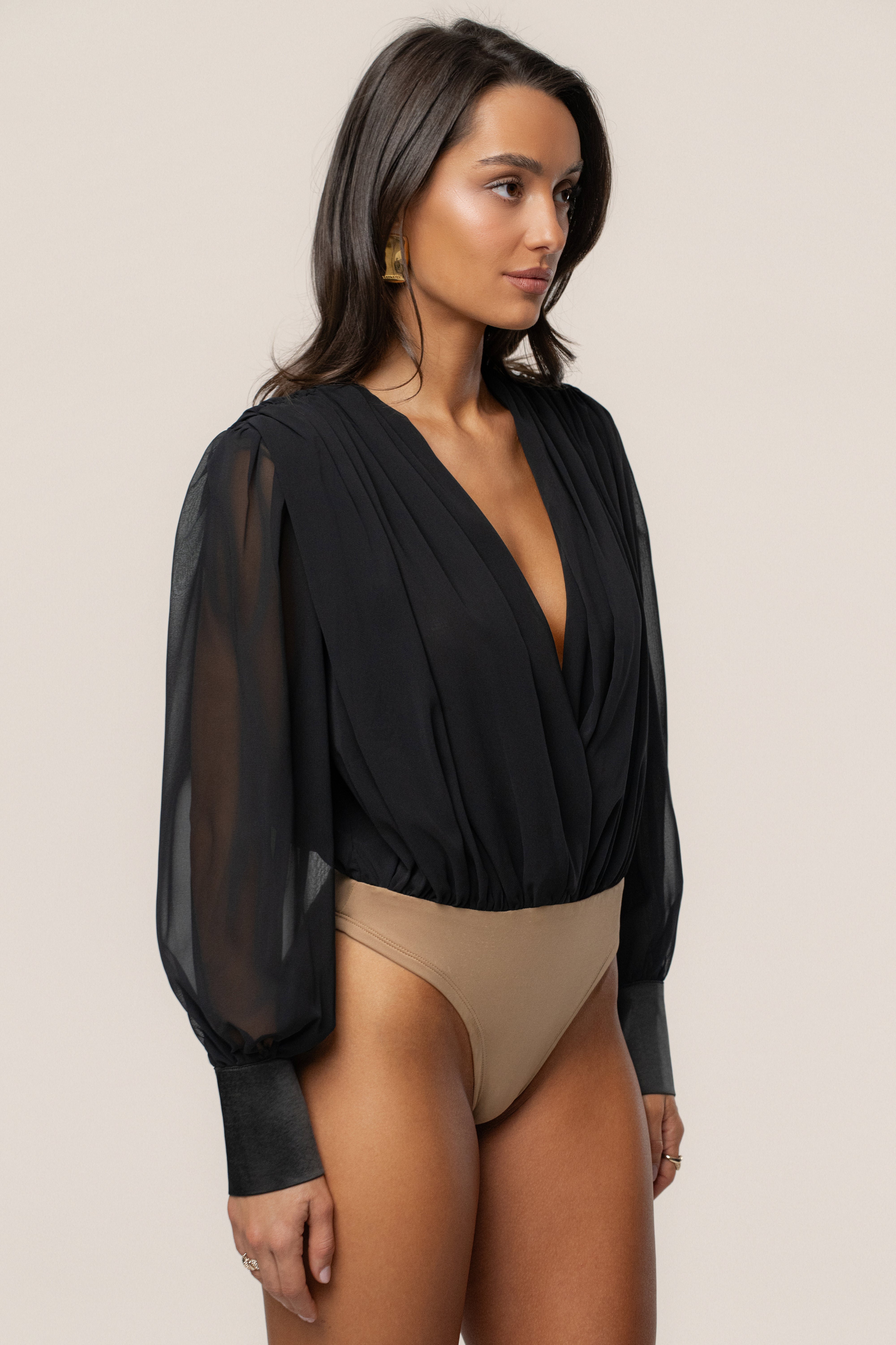 Top en chiffon plissé noir raffiné